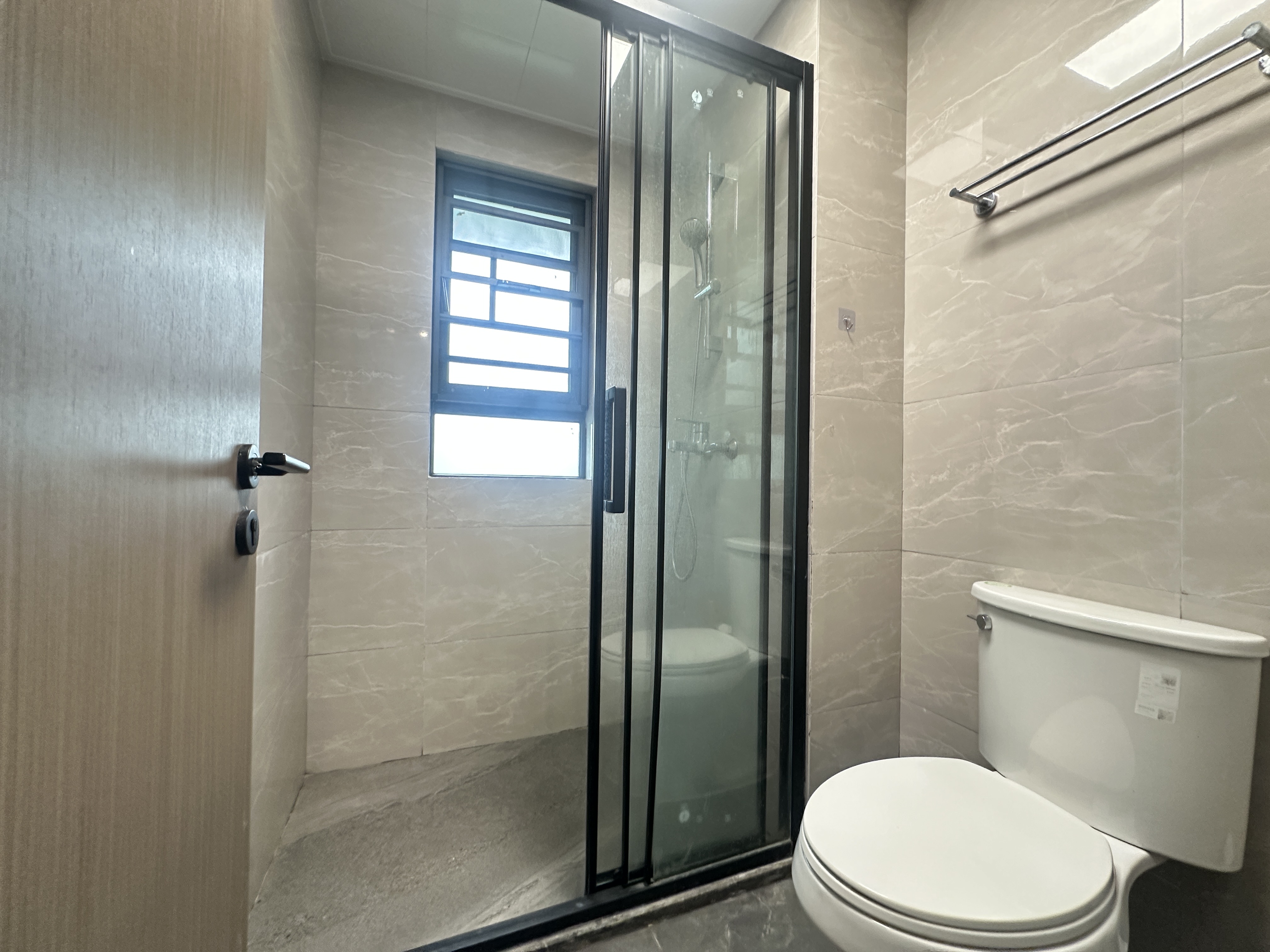 中海汇德里  4室2厅2卫    380.0万 中海汇德里  4室2厅2卫    380.0万客厅