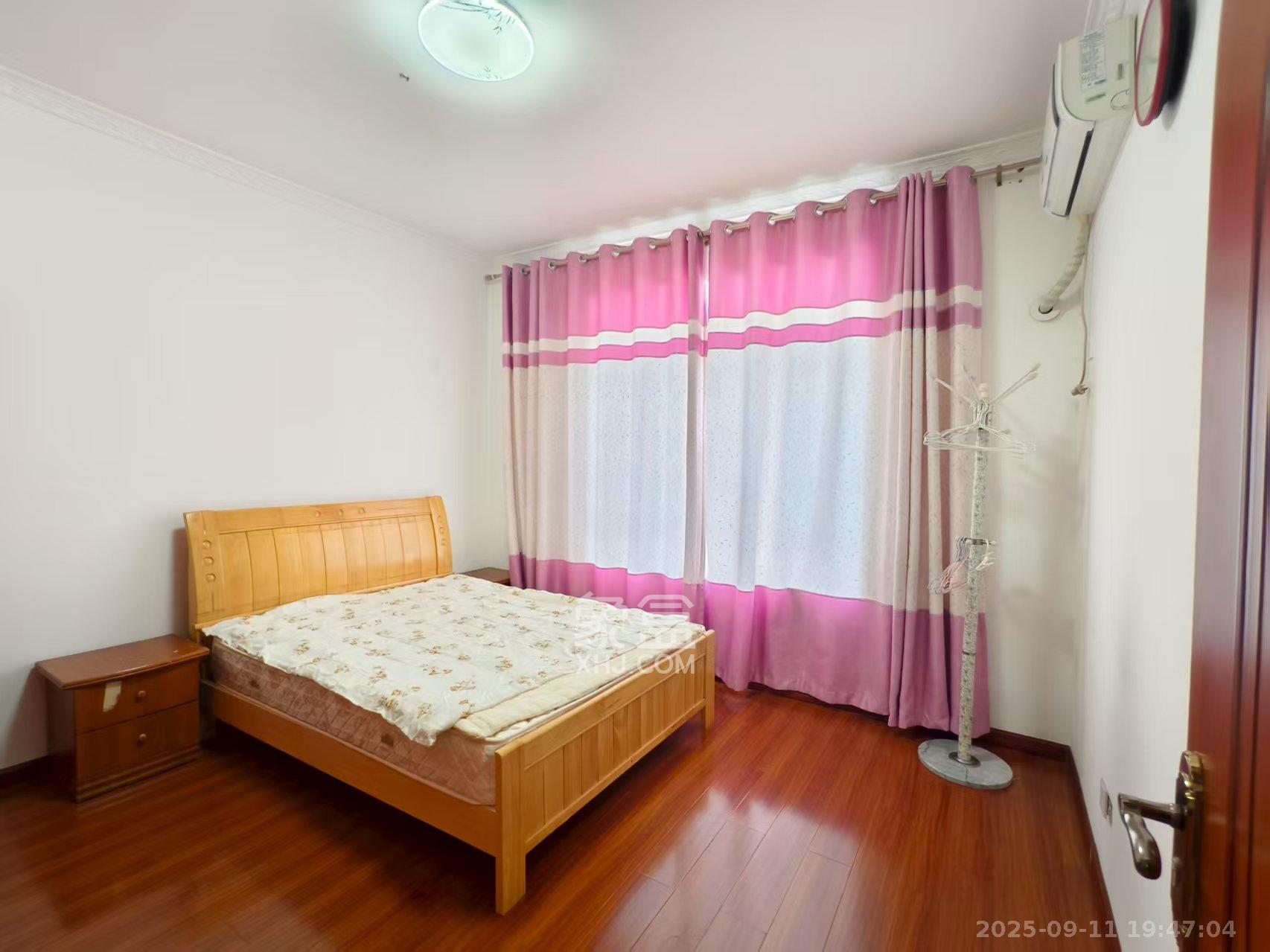 星邮公寓  3室2厅2卫    2300.0元/月室内图