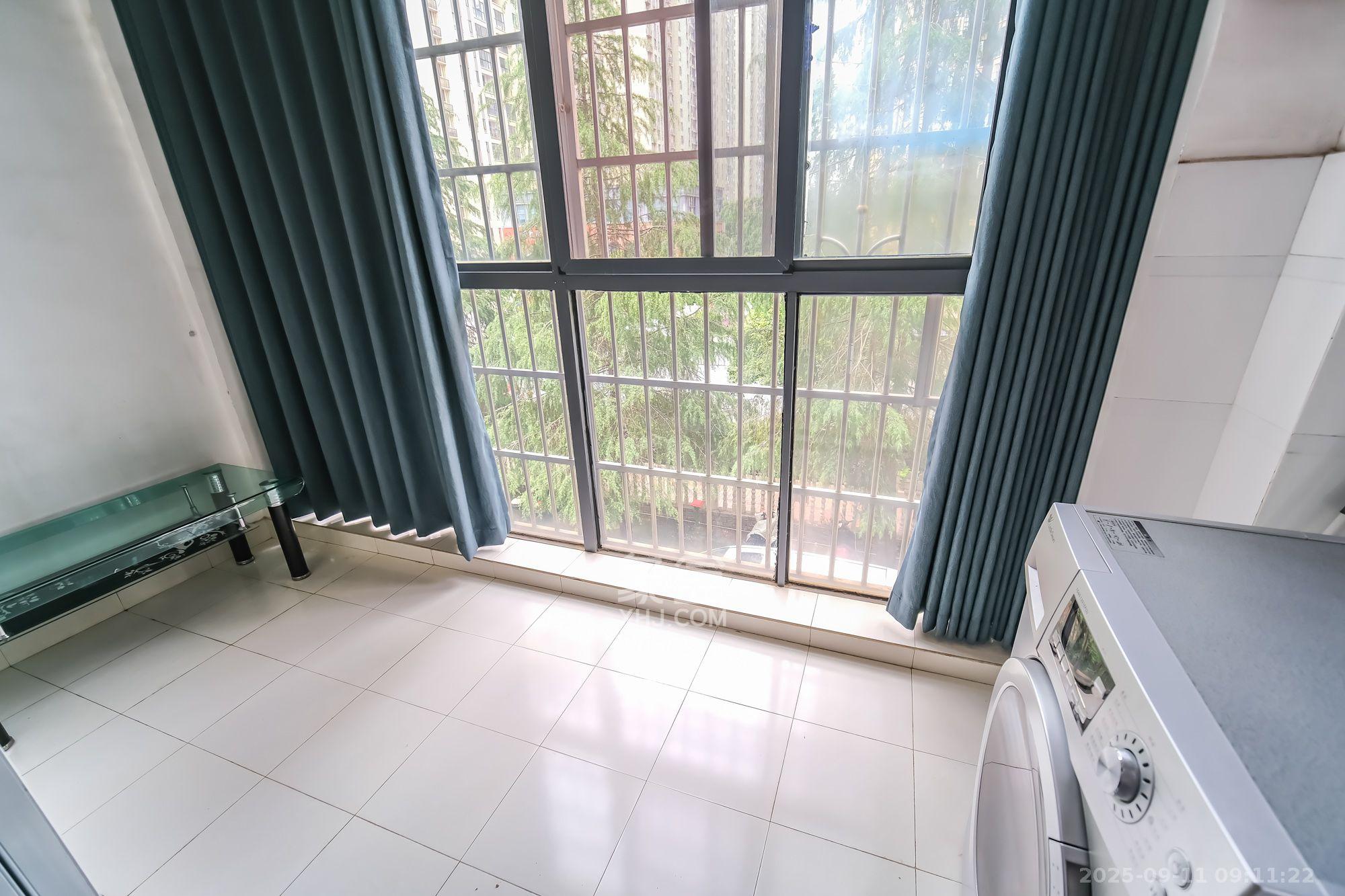 山水湾  2室2厅2卫    1600.0元/月 山水湾  2室2厅2卫    1600.0元/月室内图