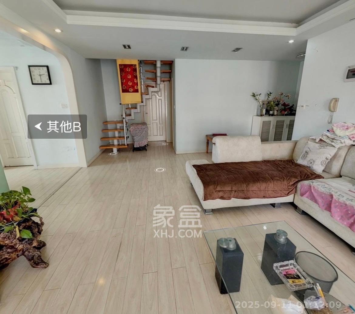 梅苑家园  5室2厅2卫    1800.0元/月室内图