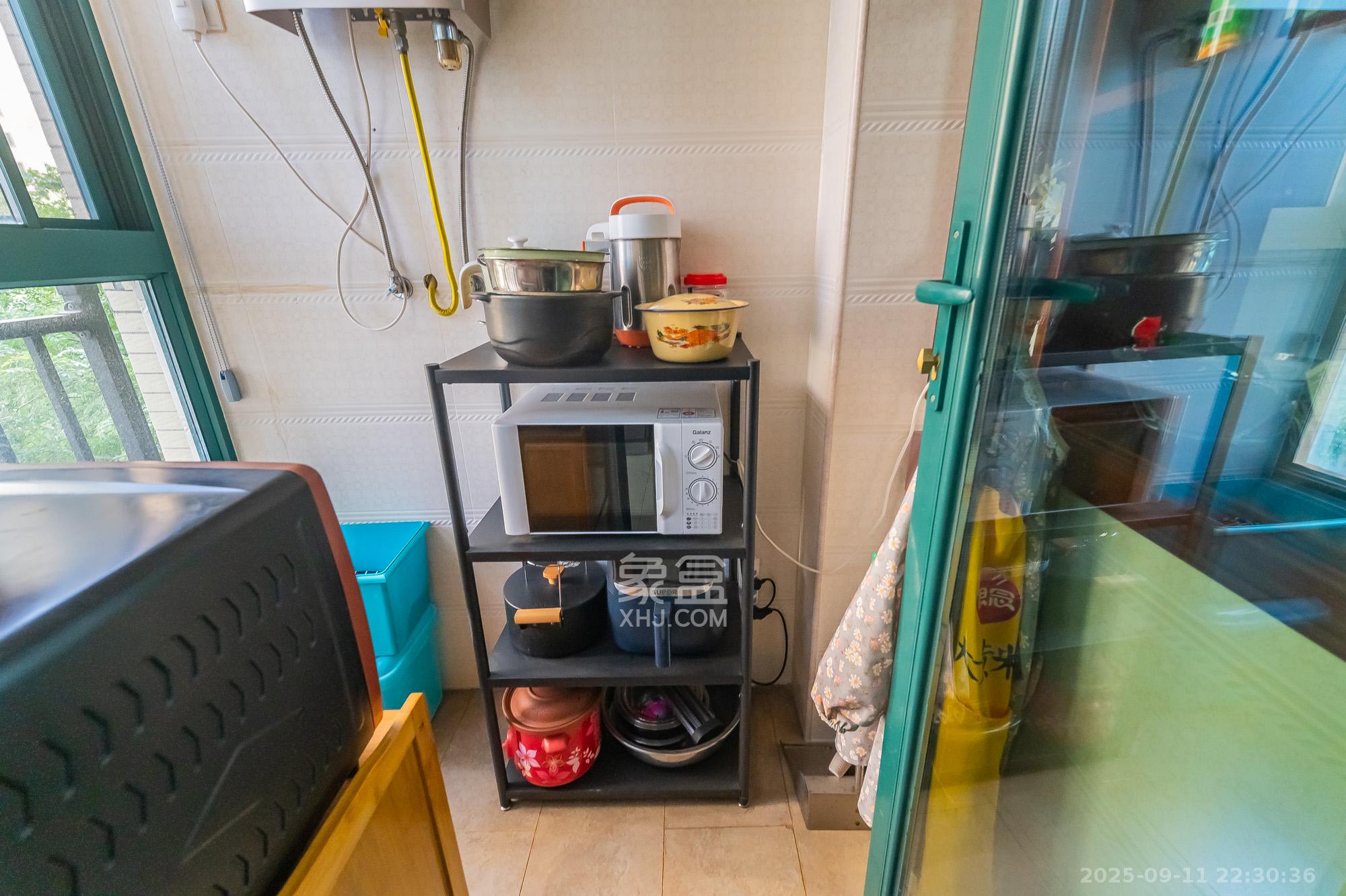 恒大翡翠华庭 3室2厅2卫 98.0万 恒大翡翠华庭 3室2厅2卫 98.0万厨房