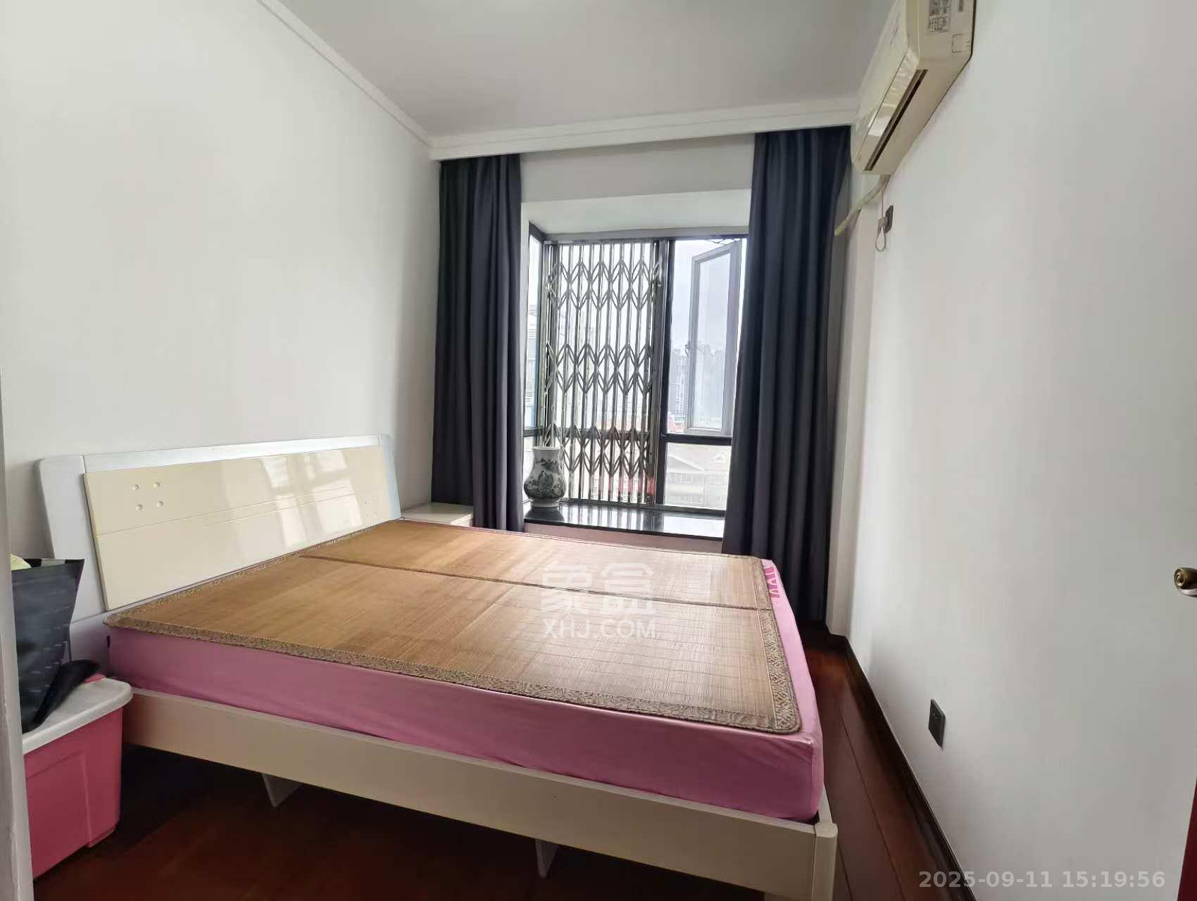 长房东郡  4室2厅2卫    4000.0元/月室内图