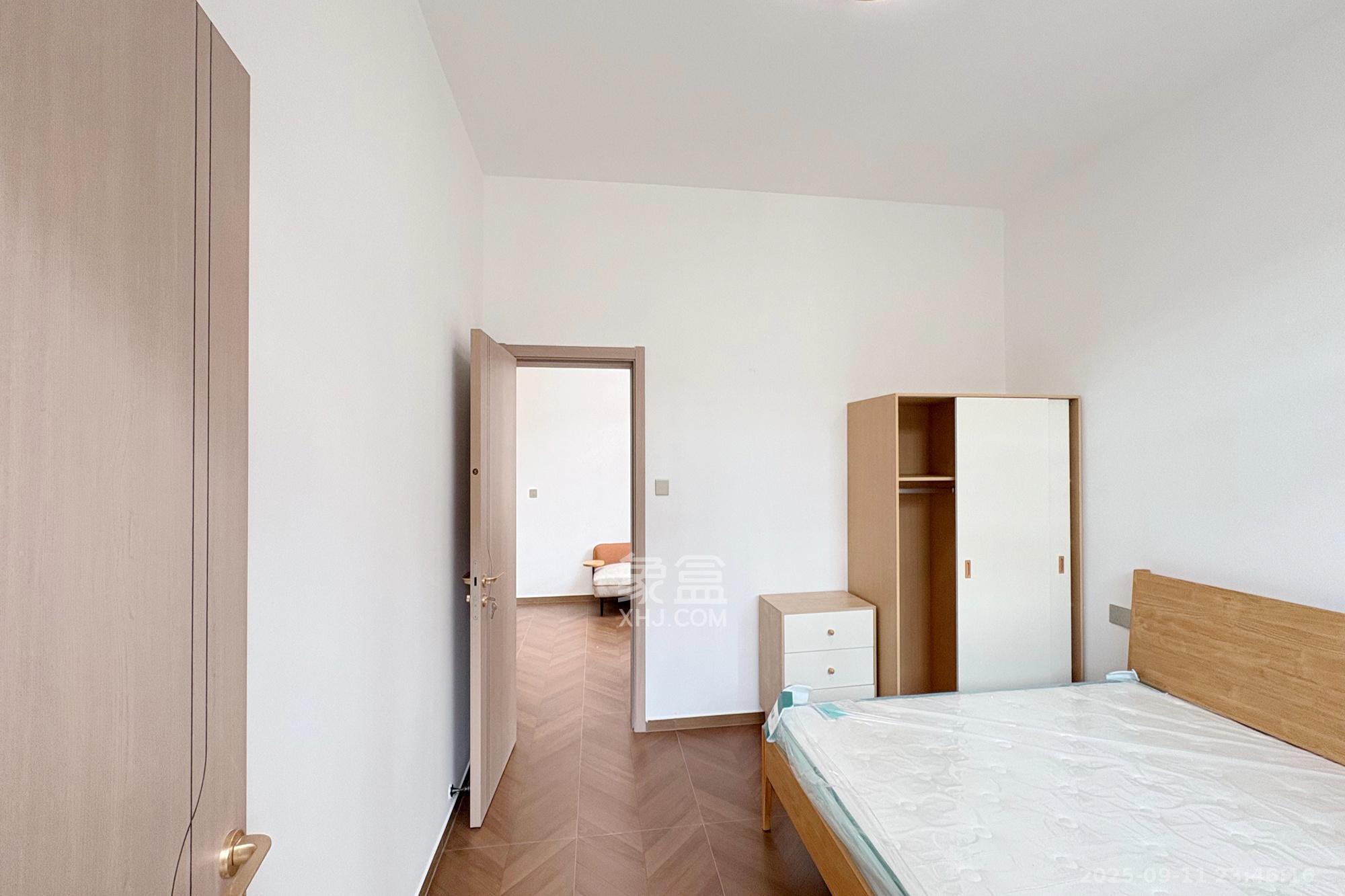 73分局（电信宿舍）  2室1厅1卫    76.0万卧室