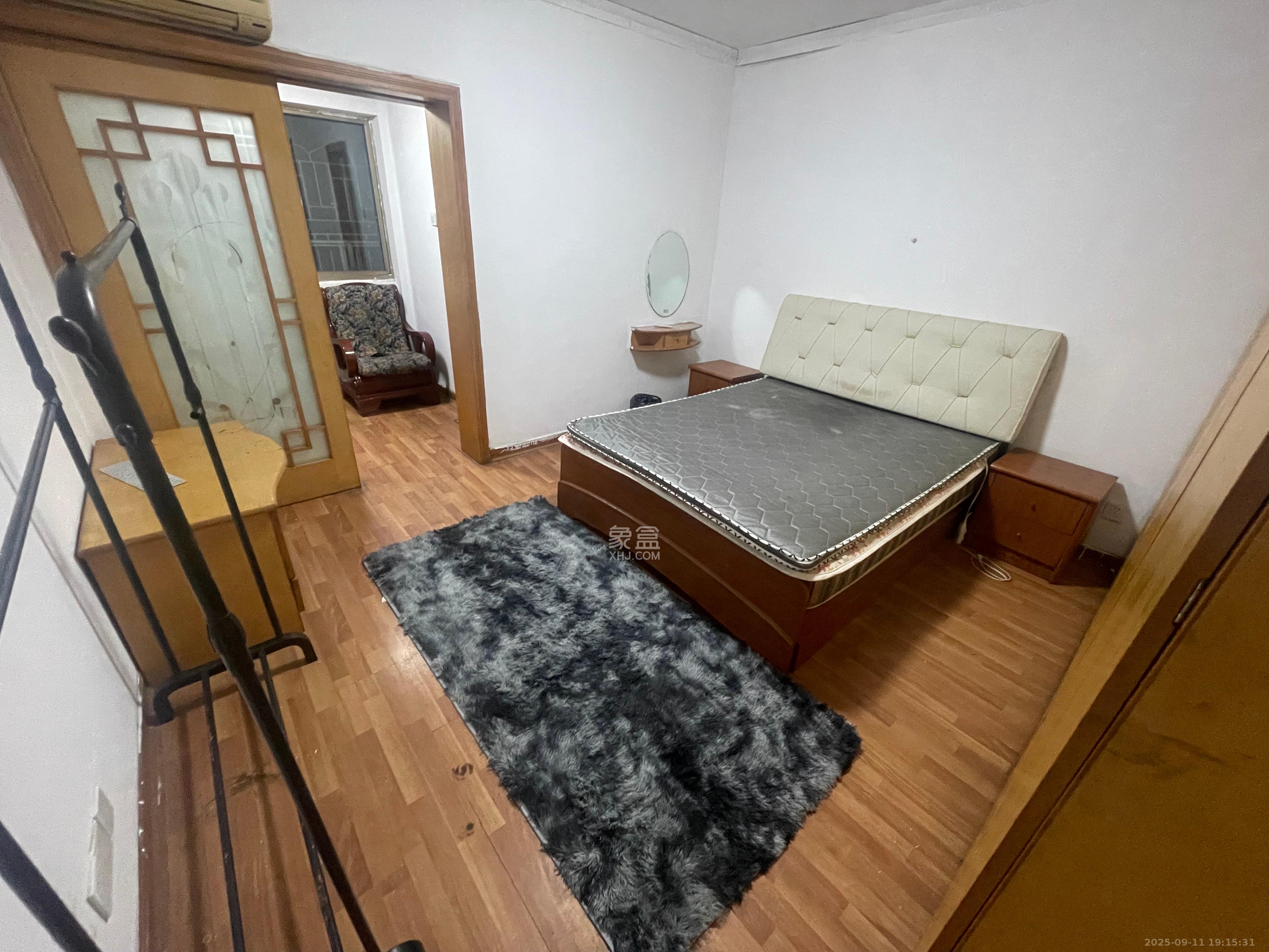 南园小区  4室1厅2卫    2000.0元/月室内图