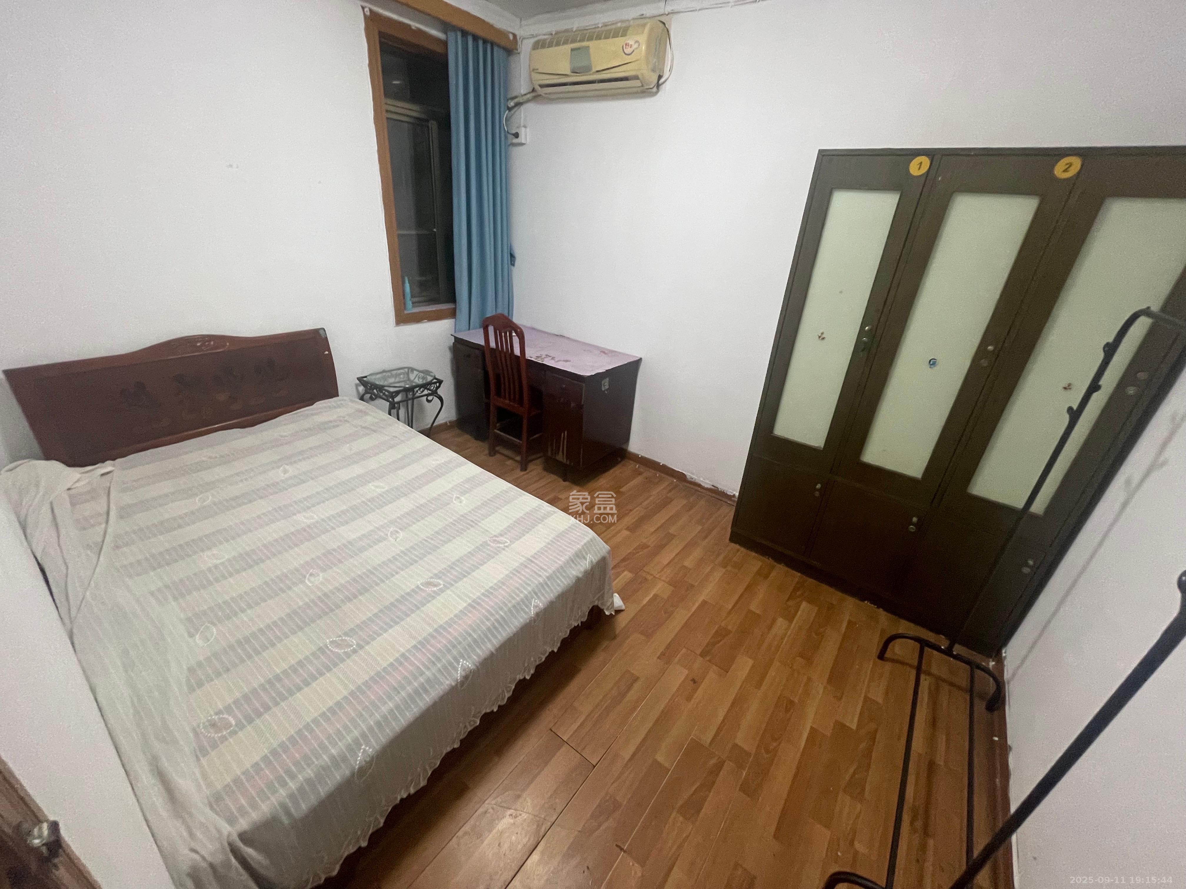 南园小区  4室1厅2卫    2000.0元/月室内图