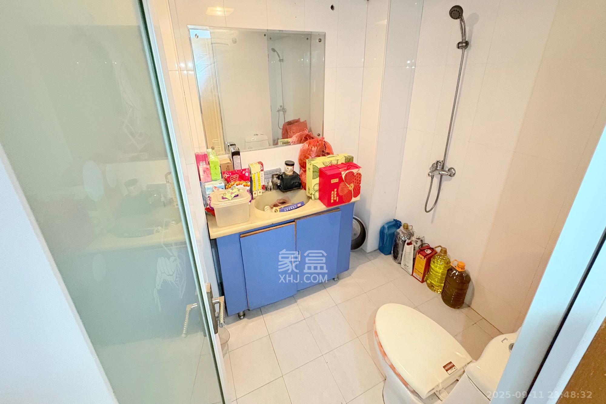 星典时代  3室2厅2卫    87.8万卫生间