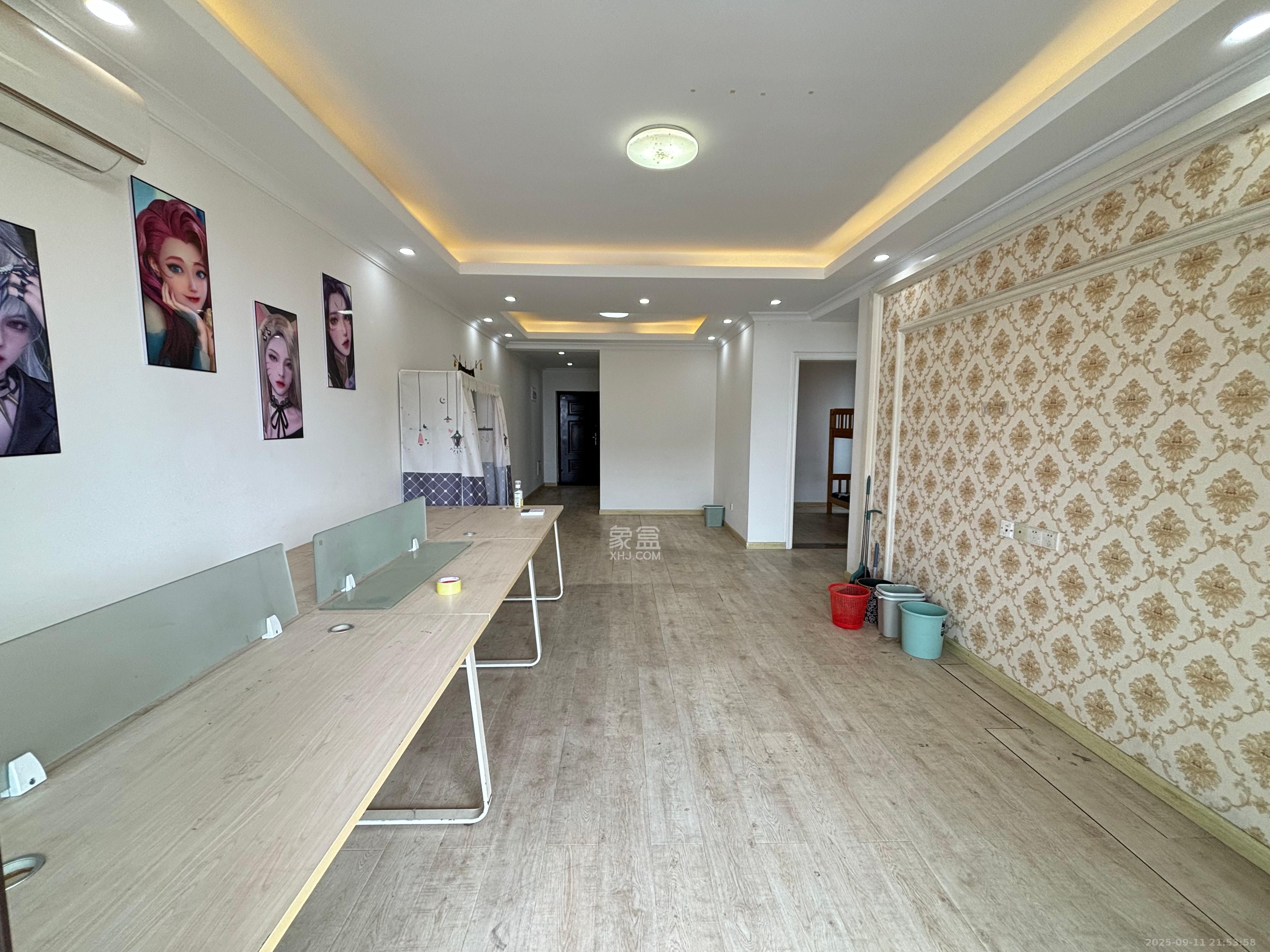 五江天街南区  3室2厅2卫    2200.0元/月室内图