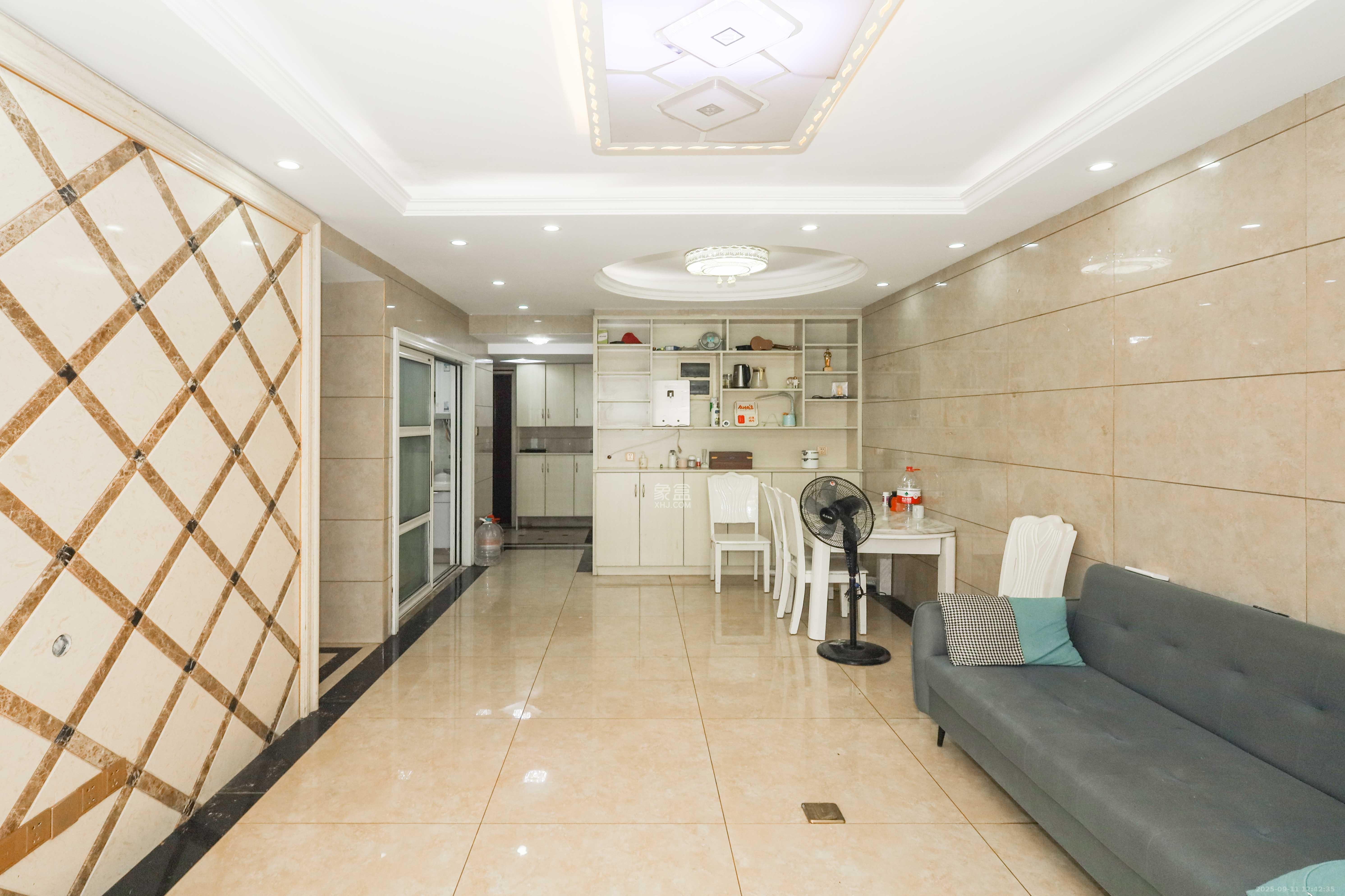 惠天然梅岭国际 3室2厅1卫 125.8万 惠天然梅岭国际 3室2厅1卫 125.8万客厅