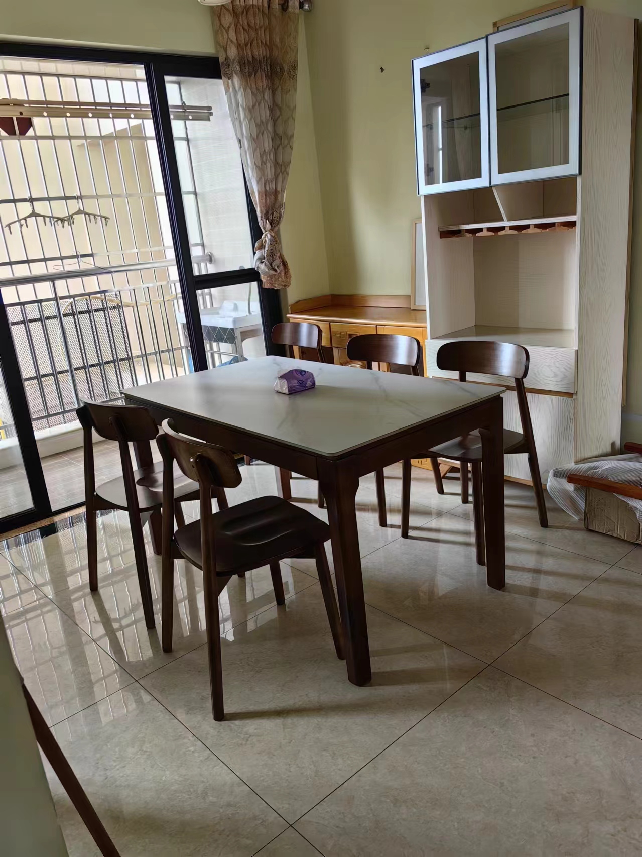 香江豪庭  4室2厅2卫    2200.0元/月室内图