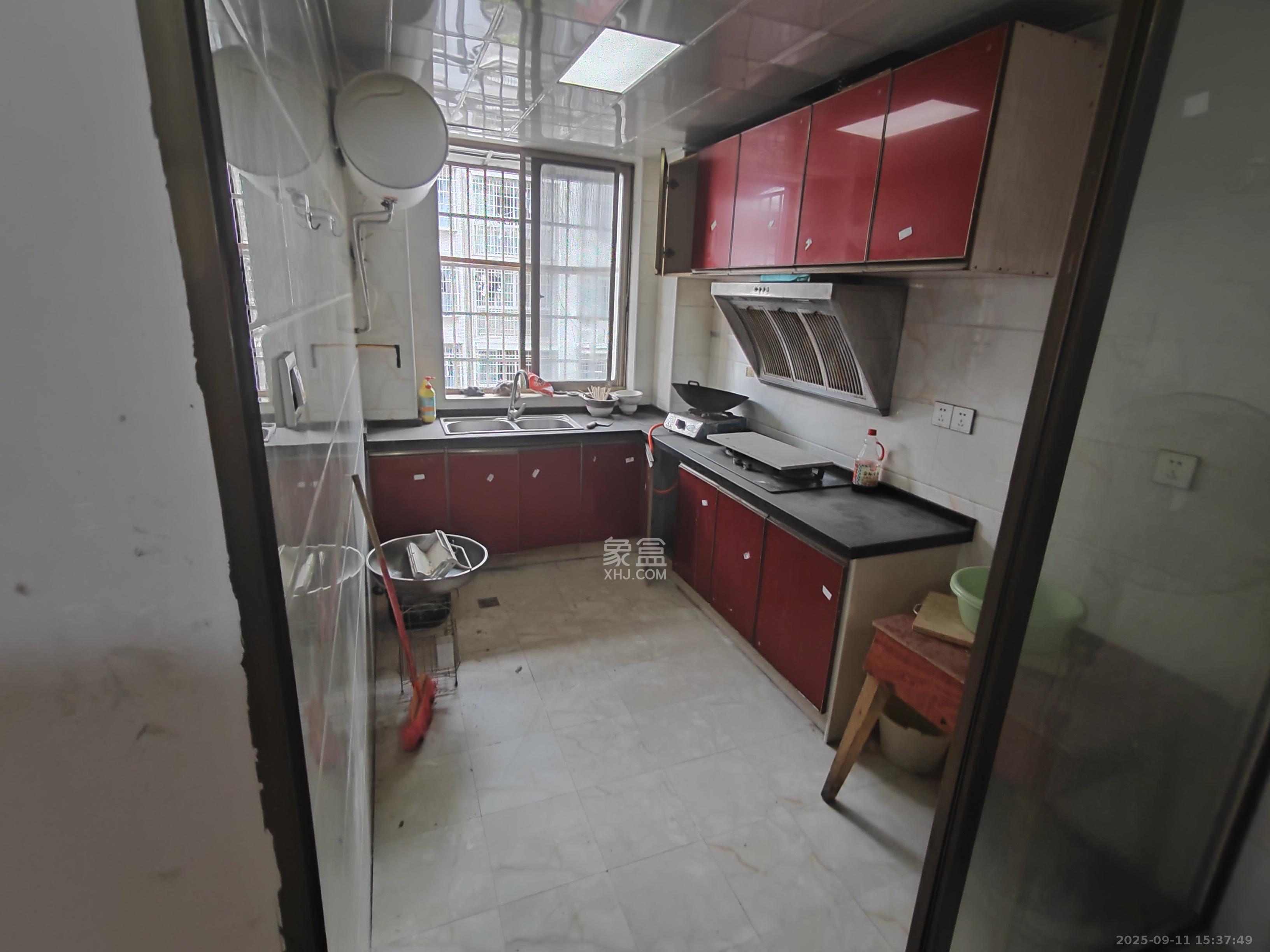 骑龙安置小区 3室1厅1卫 2000.0元/月 骑龙安置小区 3室1厅1卫 2000.0元/月室内图