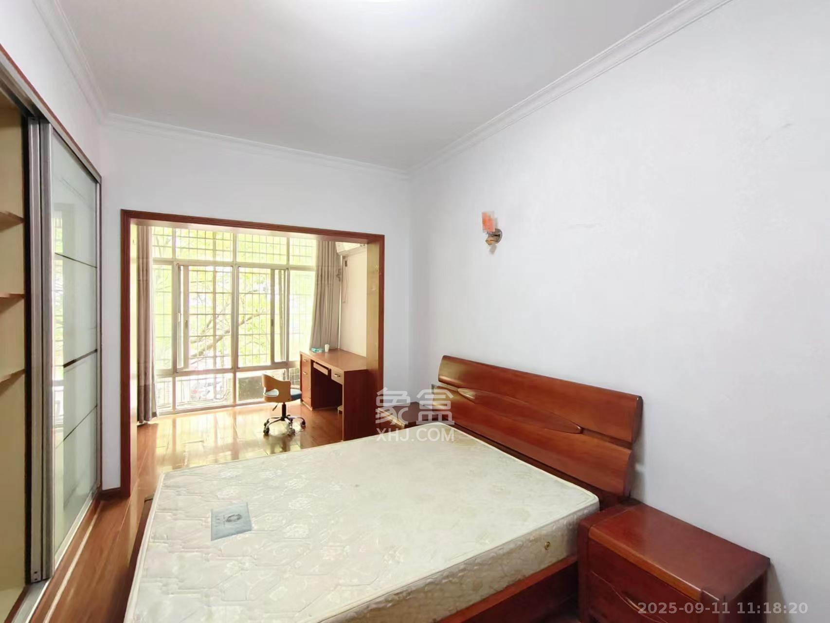 警备区西院  3室2厅2卫    3200.0元/月室内图