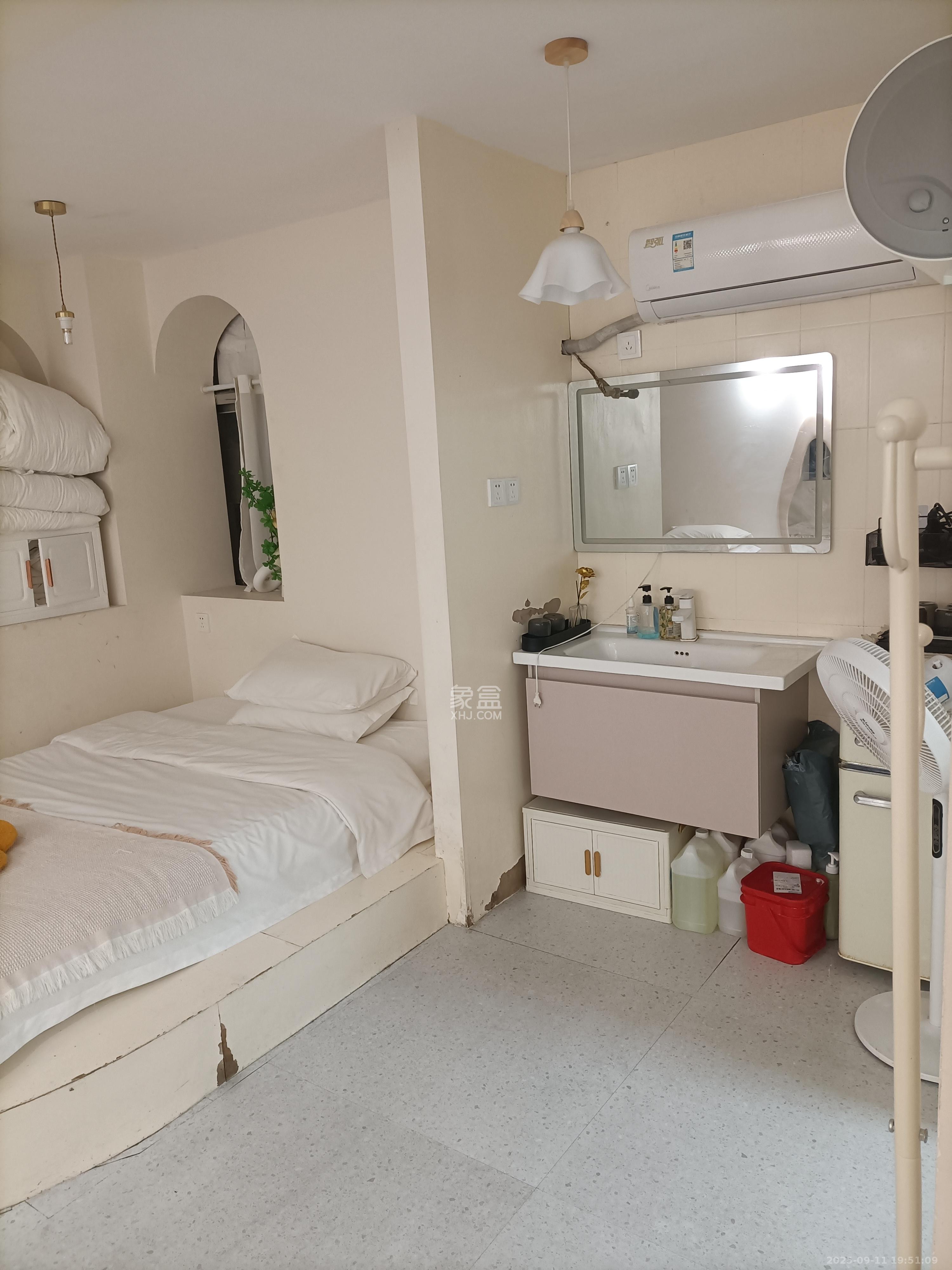 鸿盛大厦  1室1厅1卫    2000.0元/月 鸿盛大厦  1室1厅1卫    2000.0元/月