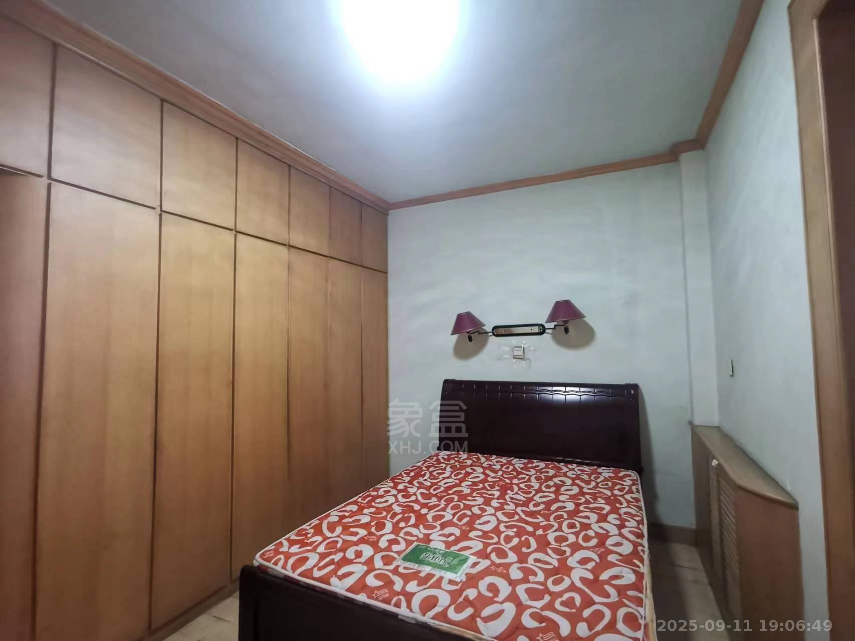 日报社 3室2厅2卫 1300.0元/月 日报社 3室2厅2卫 1300.0元/月室内图