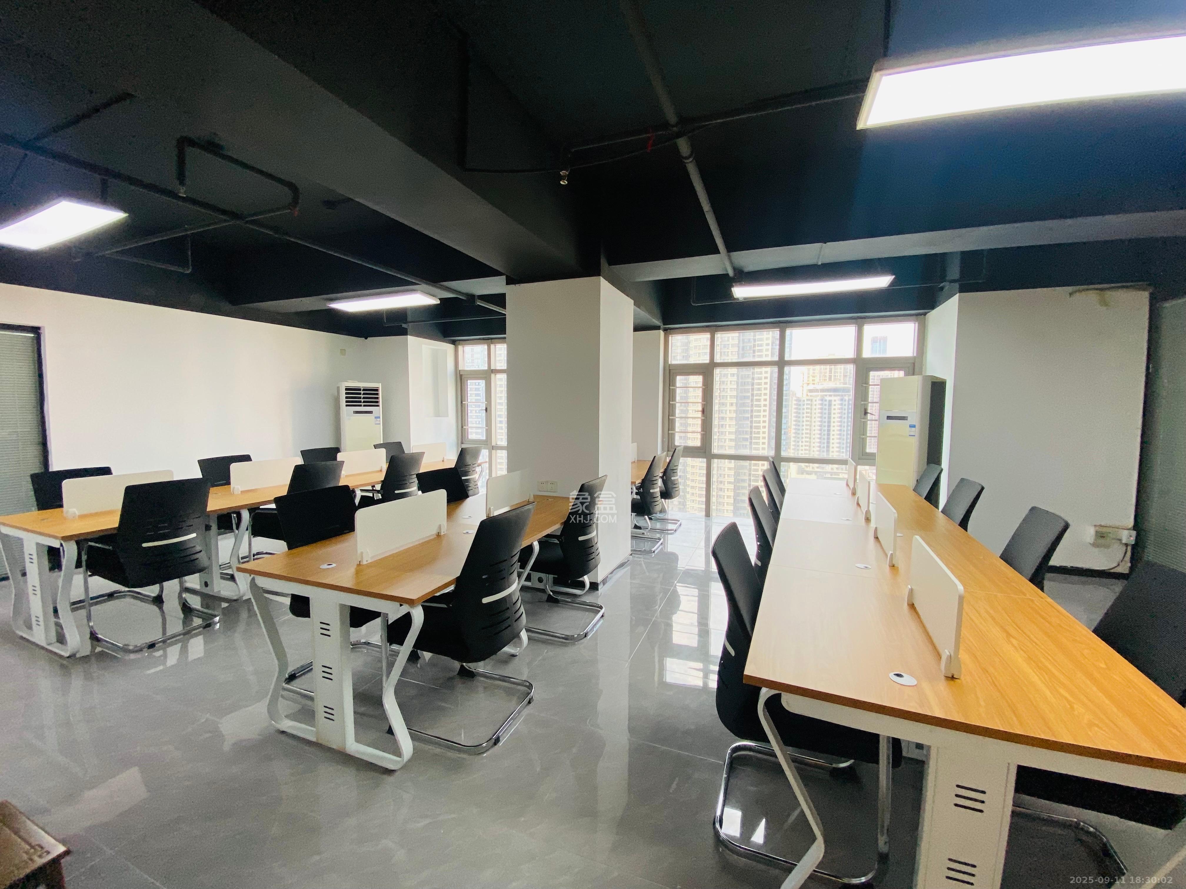 奥克斯广场  1室1厅1卫    8500.0元/月 奥克斯广场  1室1厅1卫    8500.0元/月