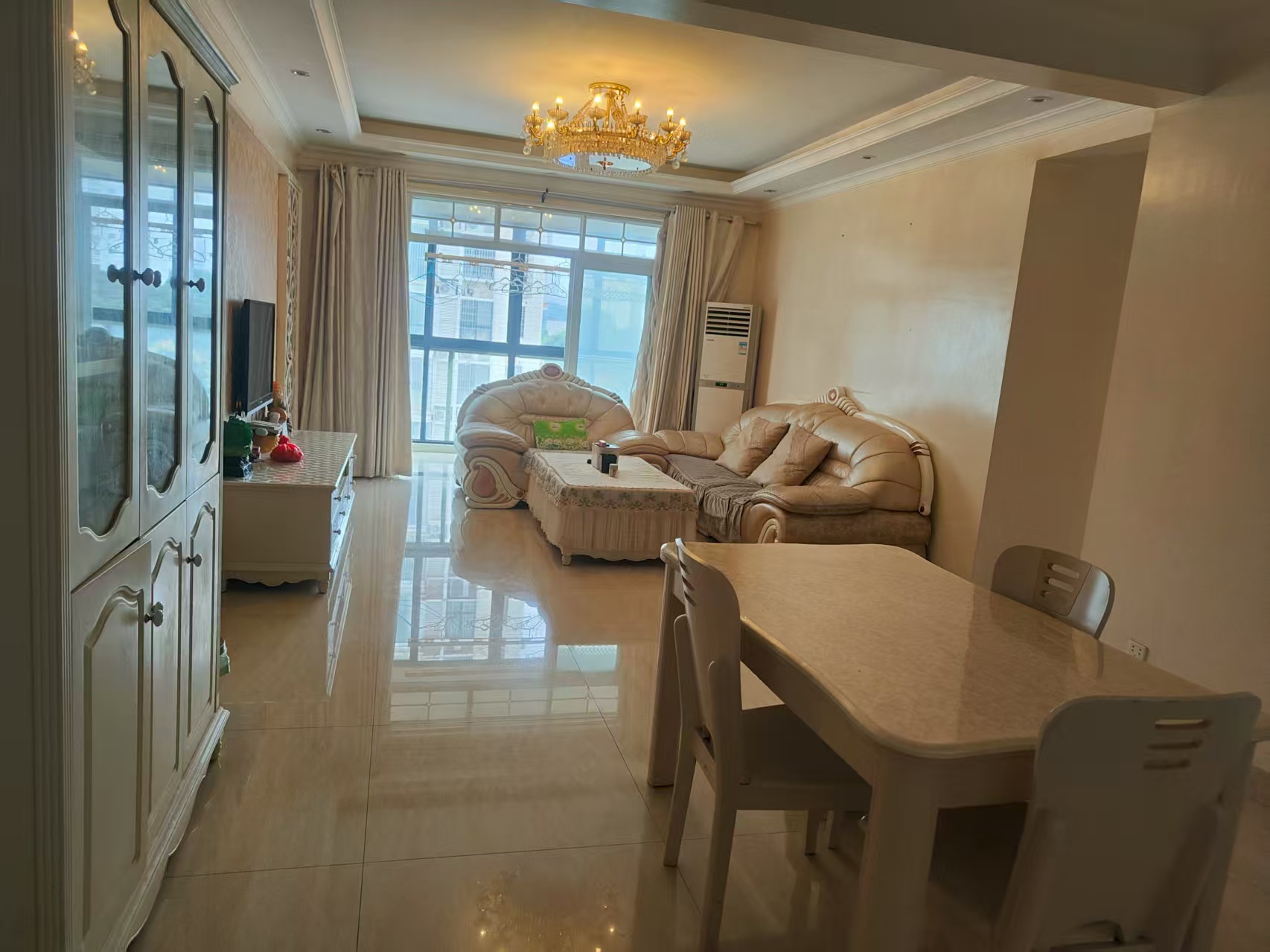 品阁 3室2厅1卫 2500.0元/月 品阁 3室2厅1卫 2500.0元/月室内图