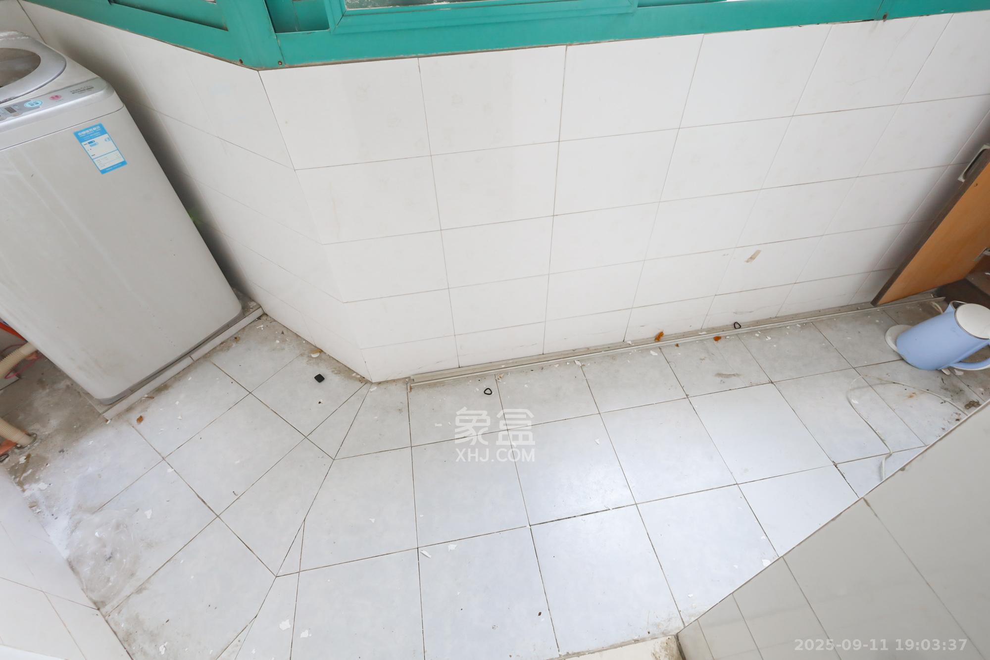 景秀江山 3室2厅2卫 129.0万 景秀江山 3室2厅2卫 129.0万阳台