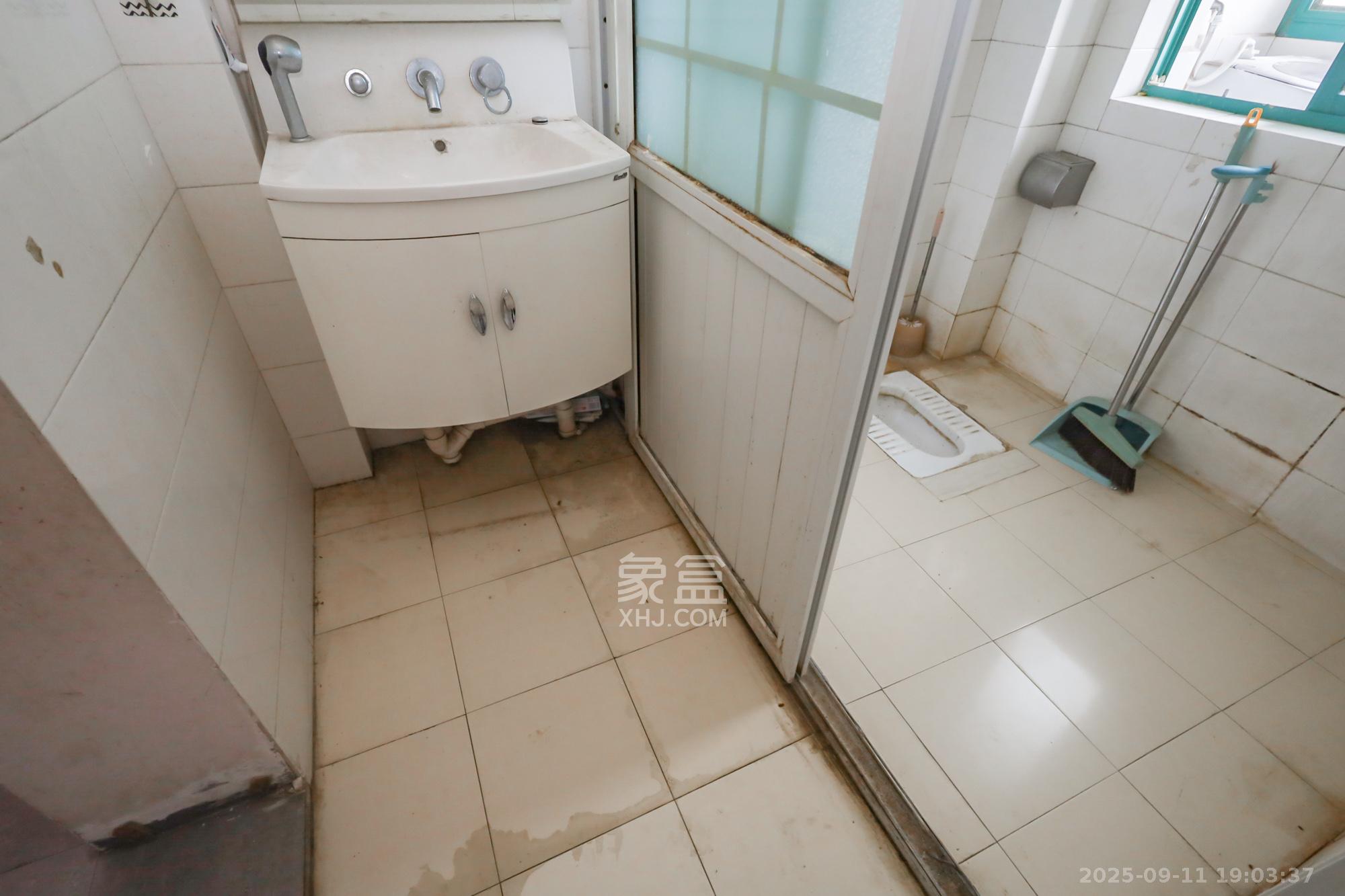 景秀江山 3室2厅2卫 129.0万 景秀江山 3室2厅2卫 129.0万阳台