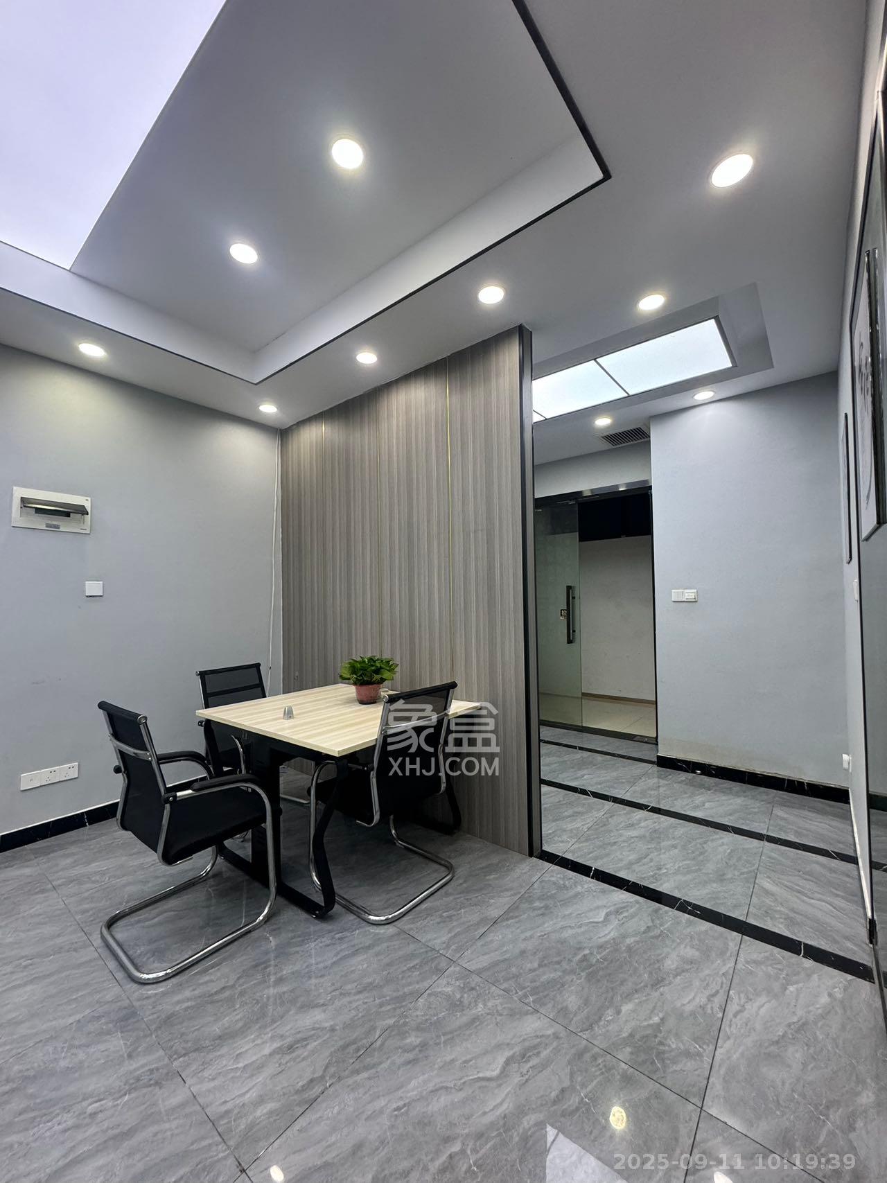 华润置地广场二期 2室1厅1卫 4500.0元/月 华润置地广场二期 2室1厅1卫 4500.0元/月室内图