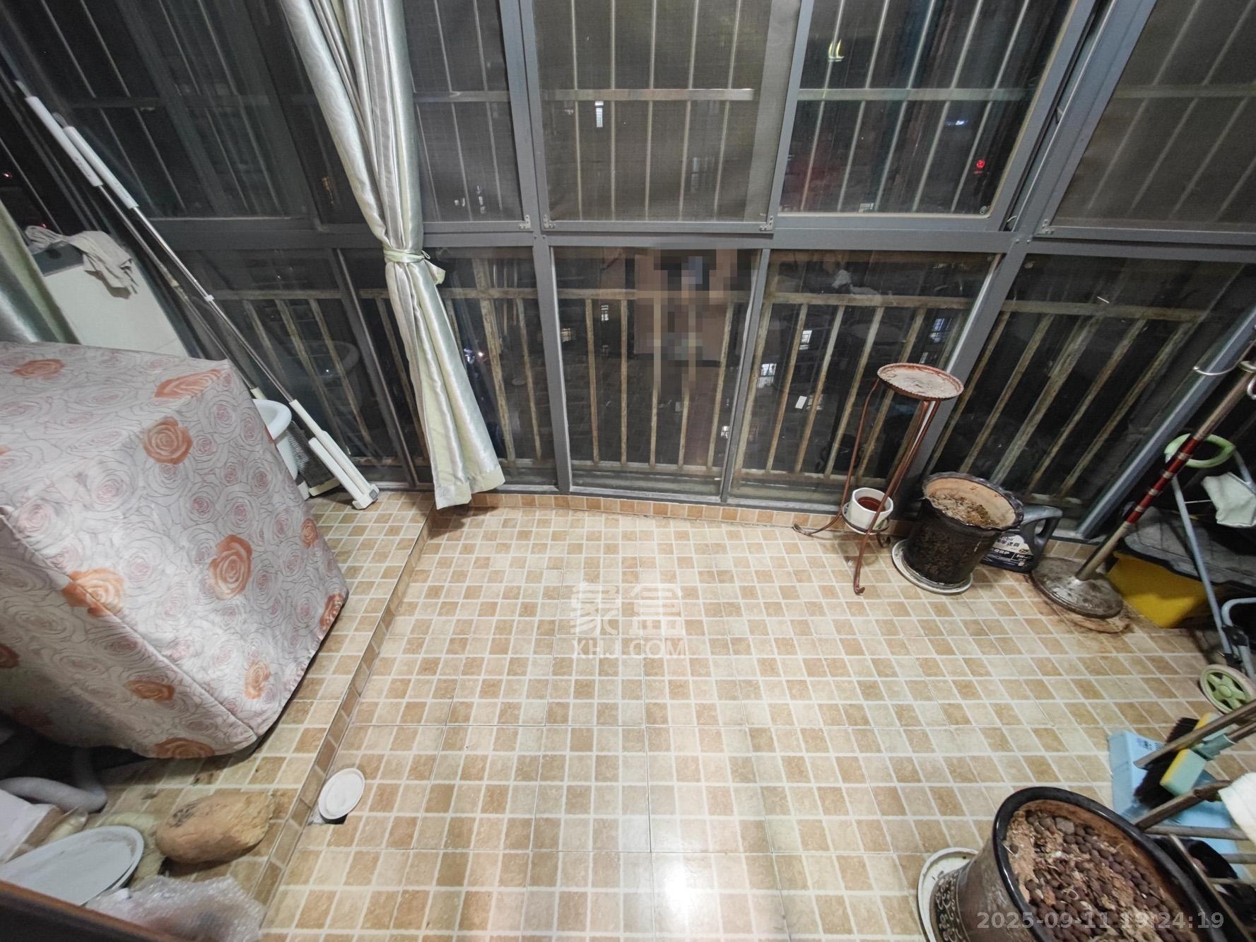 天赐良园 3室2厅1卫 106.0万 天赐良园 3室2厅1卫 106.0万阳台