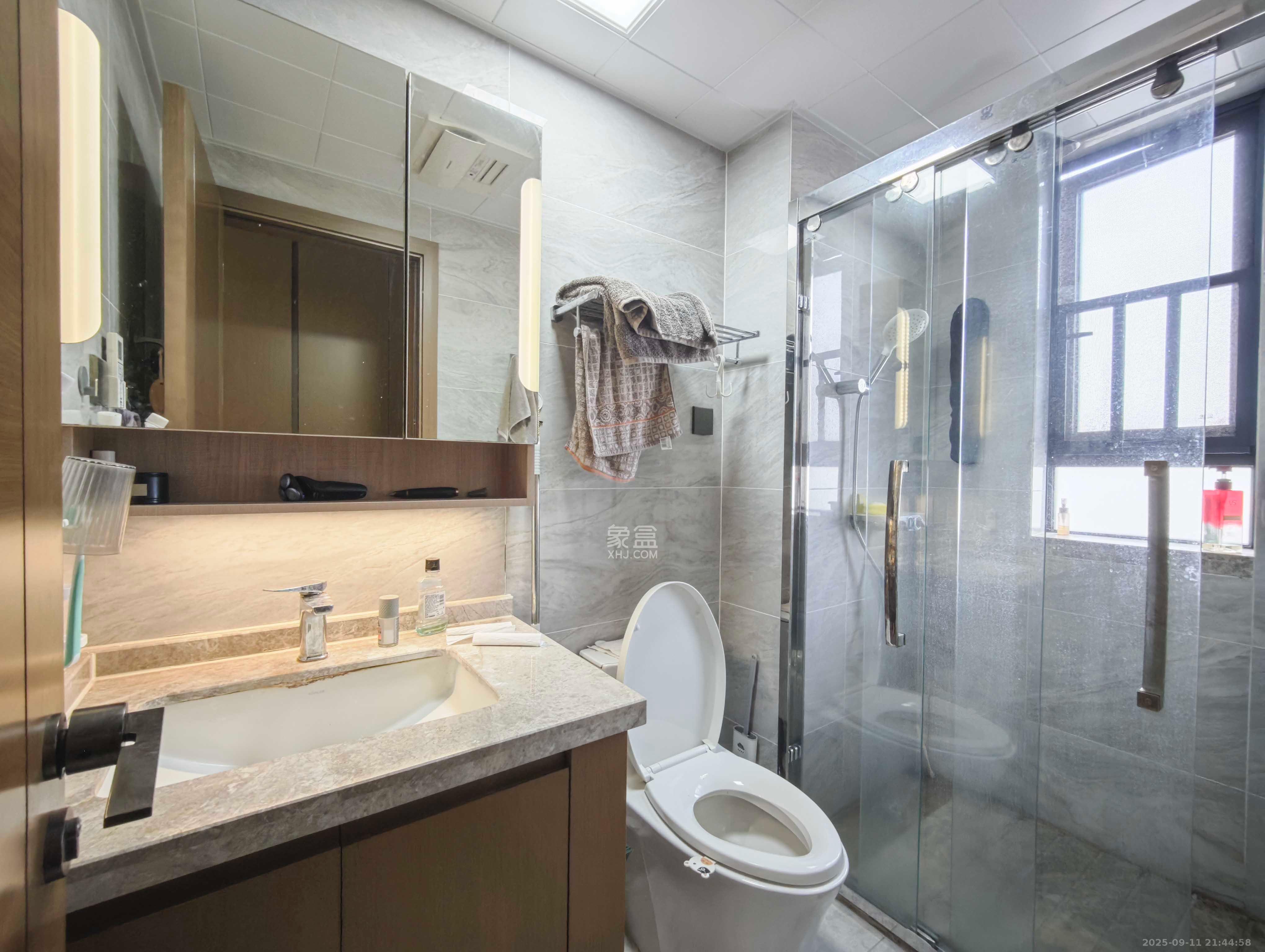 万科魅力之城天阔里  4室2厅2卫    160.0万卫生间