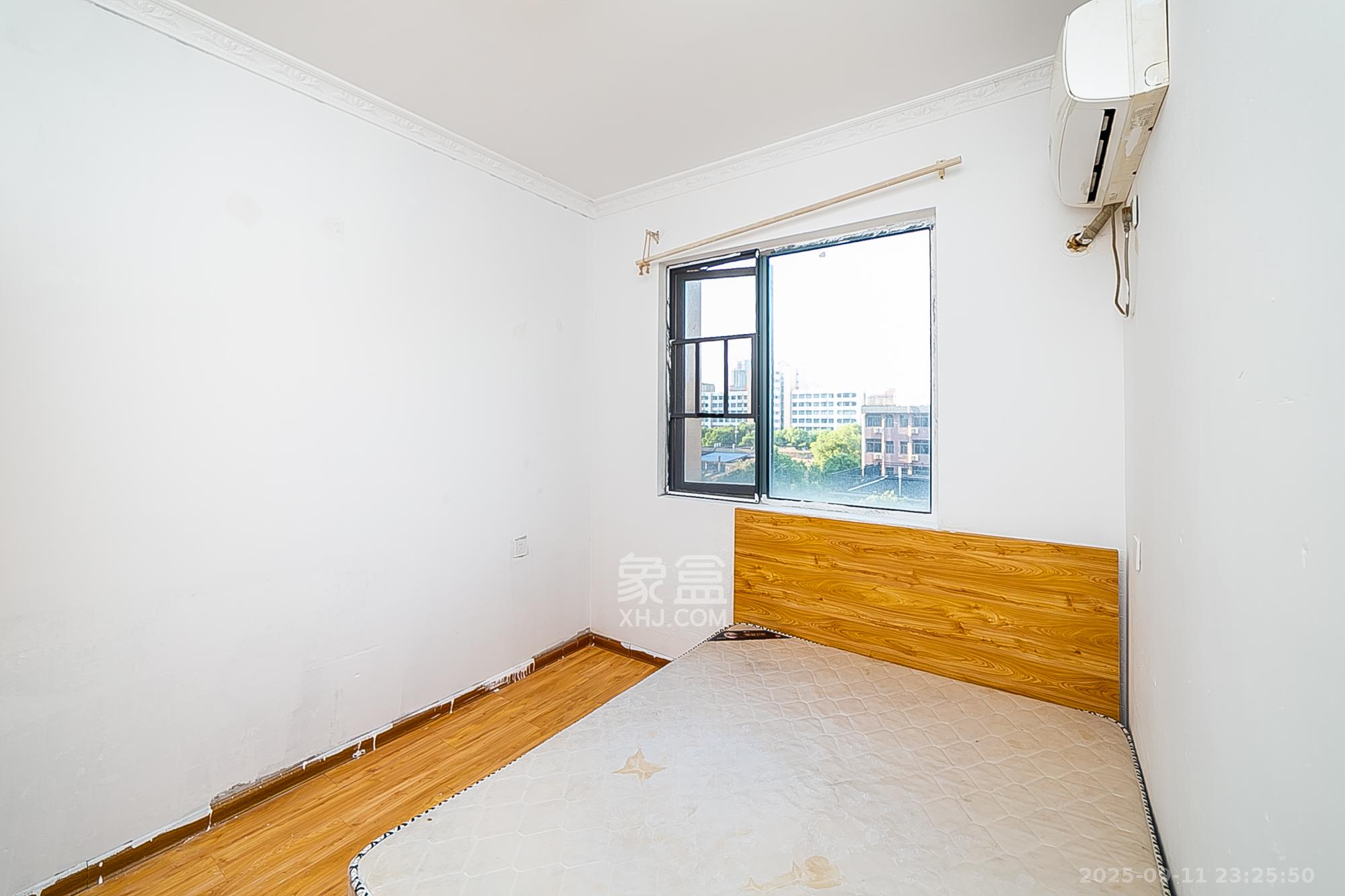 荣盛花语书苑  3室2厅2卫    97.0万卧室