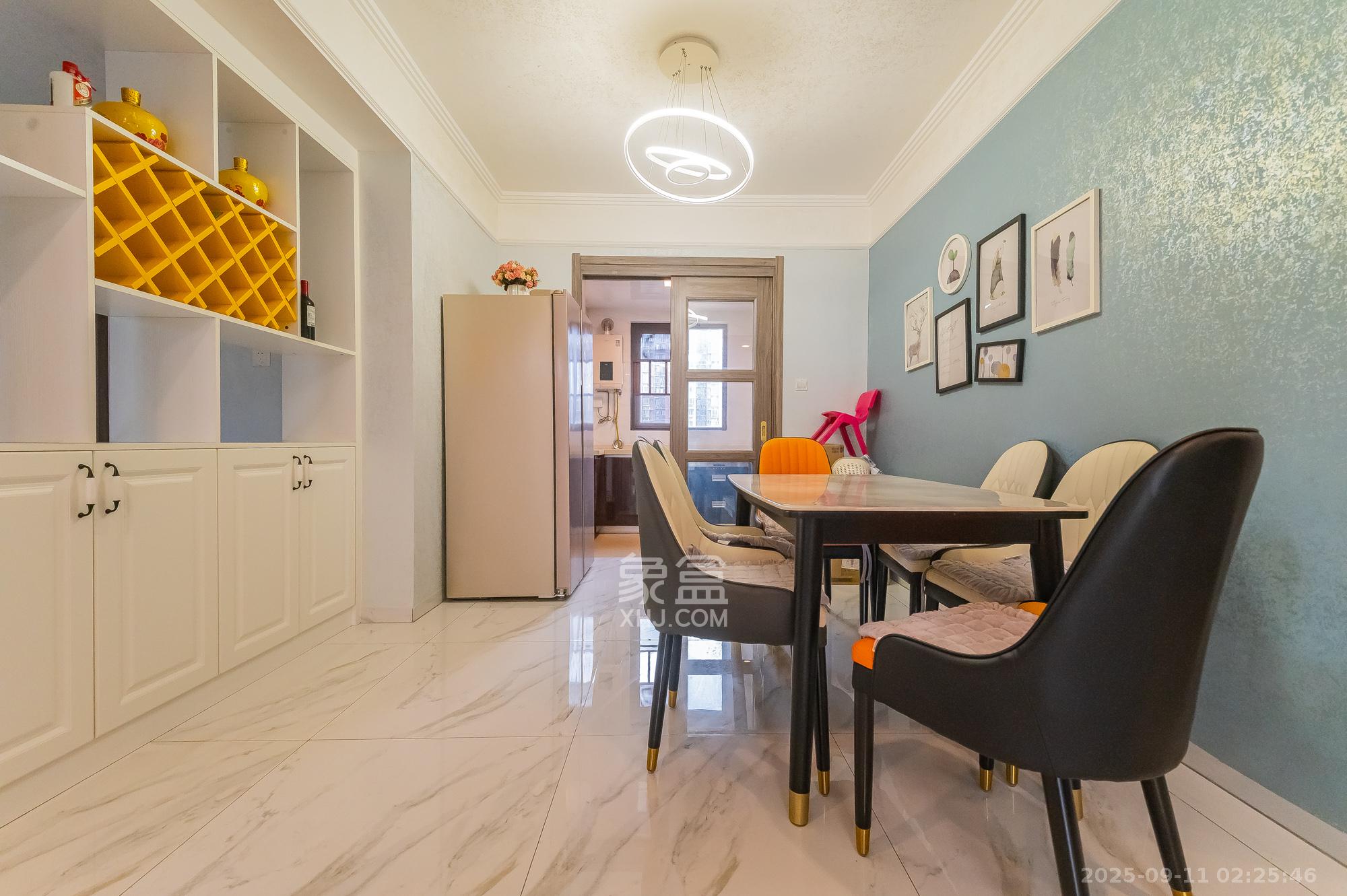 碧桂园中央花园  4室2厅2卫    119.8万客厅