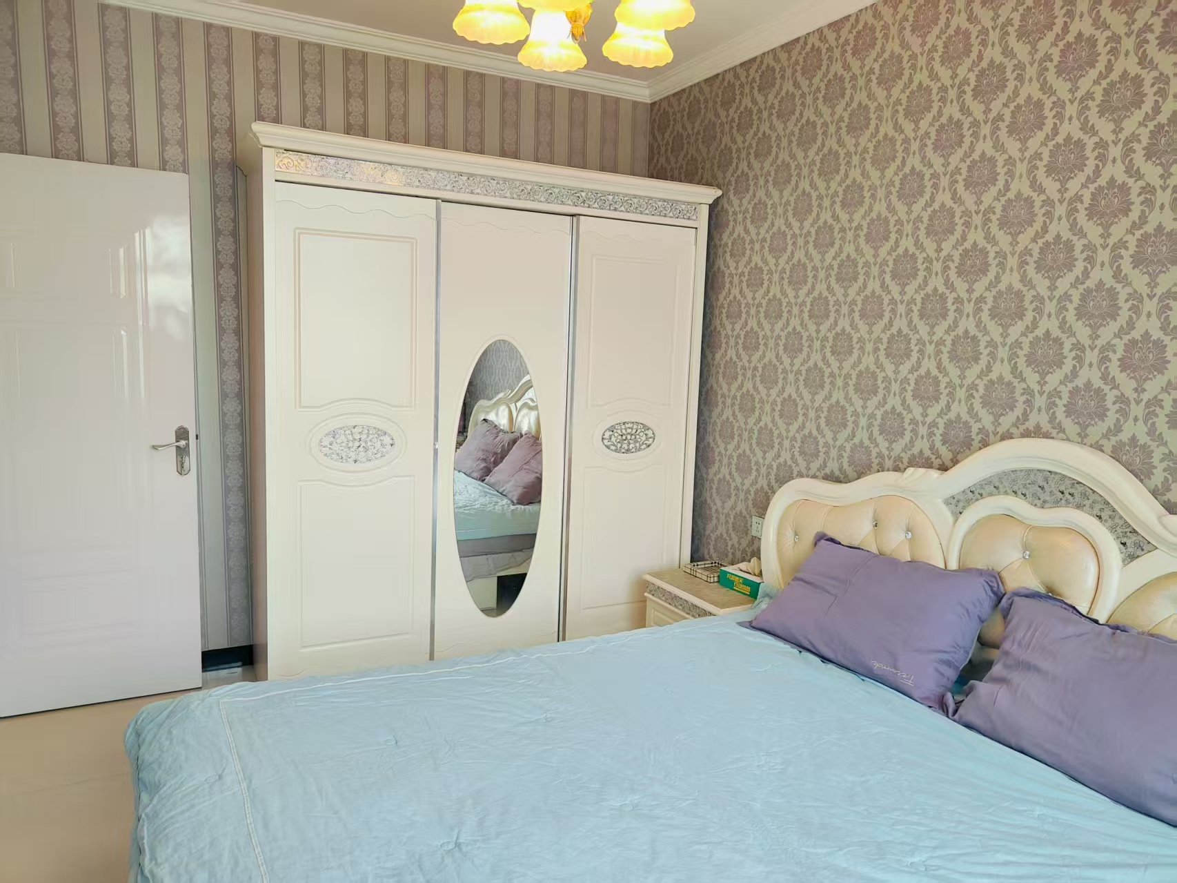 华湘贵府 1室1厅1卫 29.8万 华湘贵府 1室1厅1卫 29.8万客厅