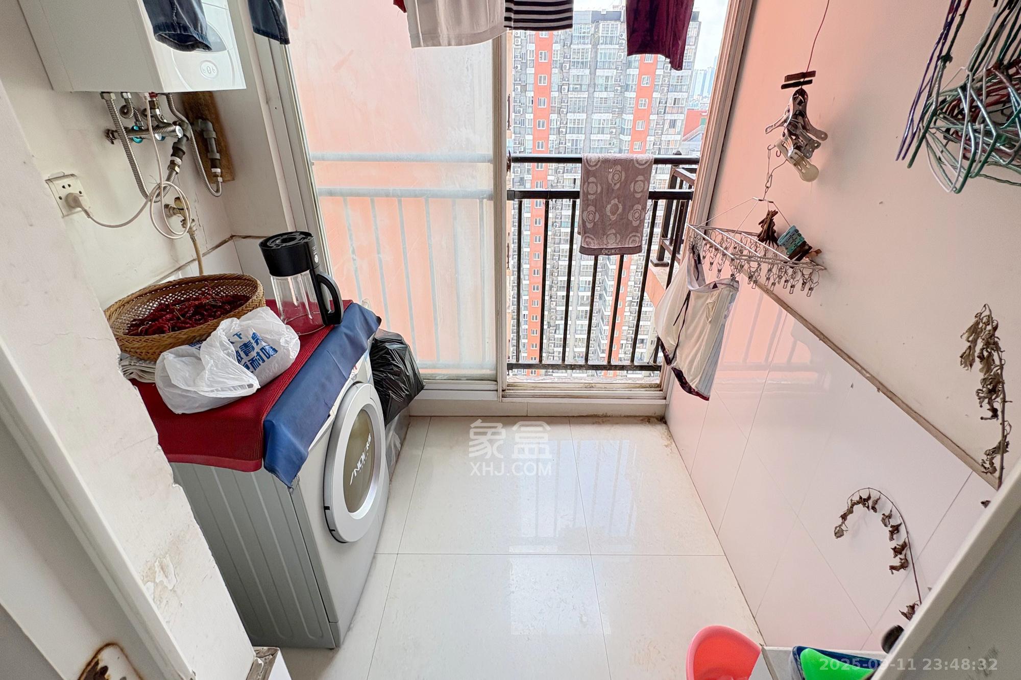 星典时代  3室2厅2卫    87.8万卫生间