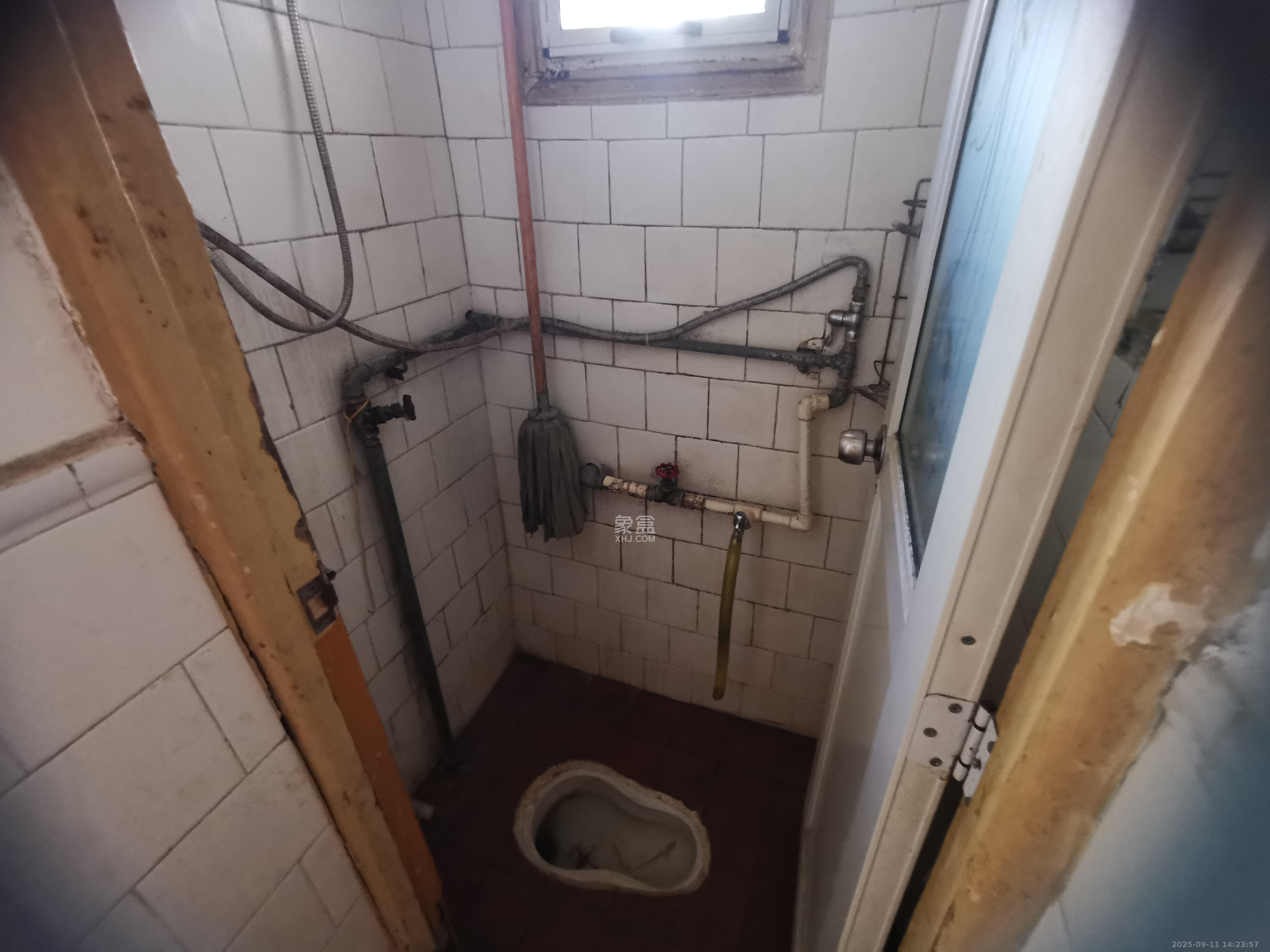 百纺大院宿舍 1室1厅1卫 1000.0元/月 百纺大院宿舍 1室1厅1卫 1000.0元/月室内图