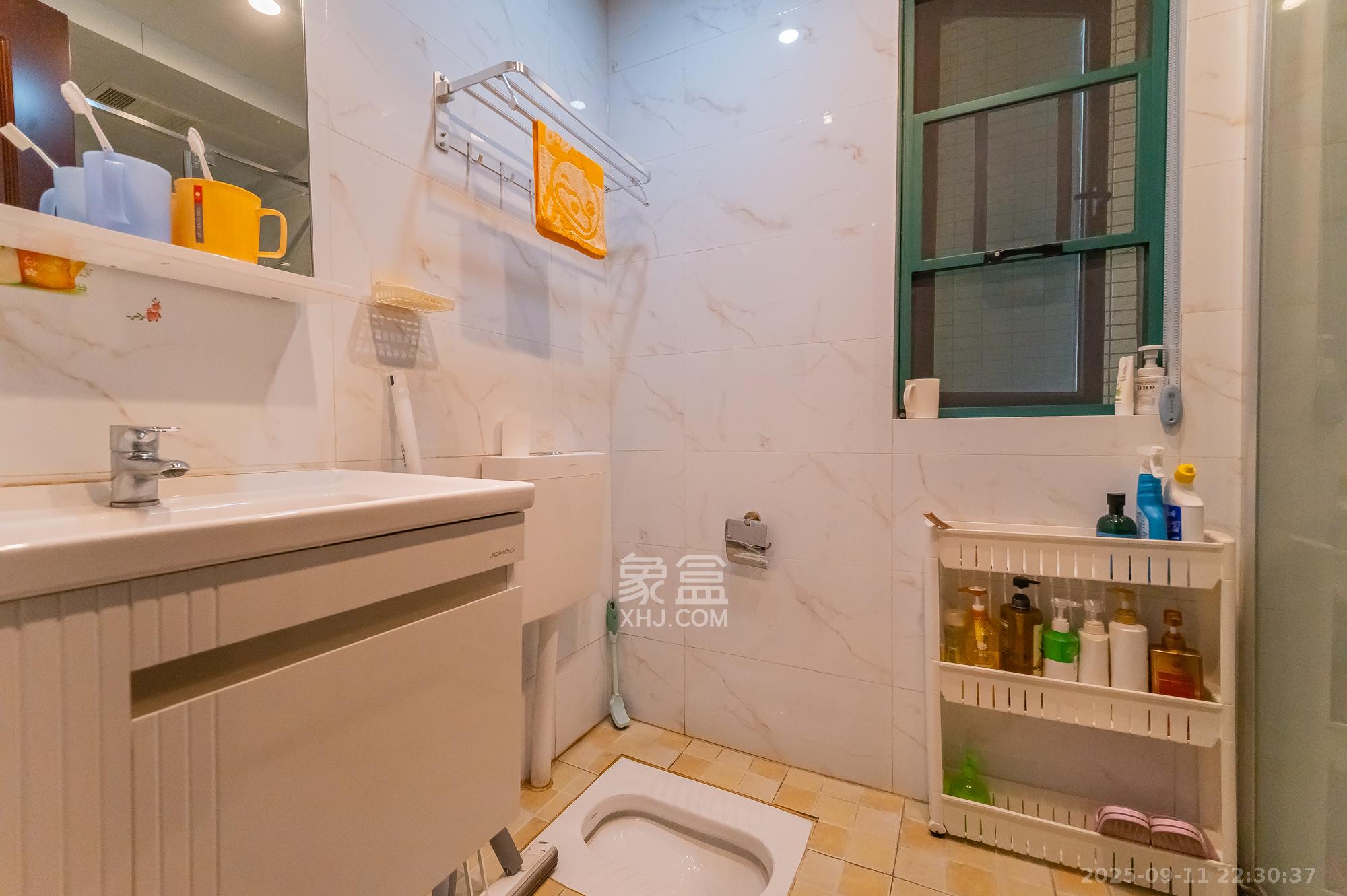 恒大翡翠华庭 3室2厅2卫 98.0万 恒大翡翠华庭 3室2厅2卫 98.0万卫生间