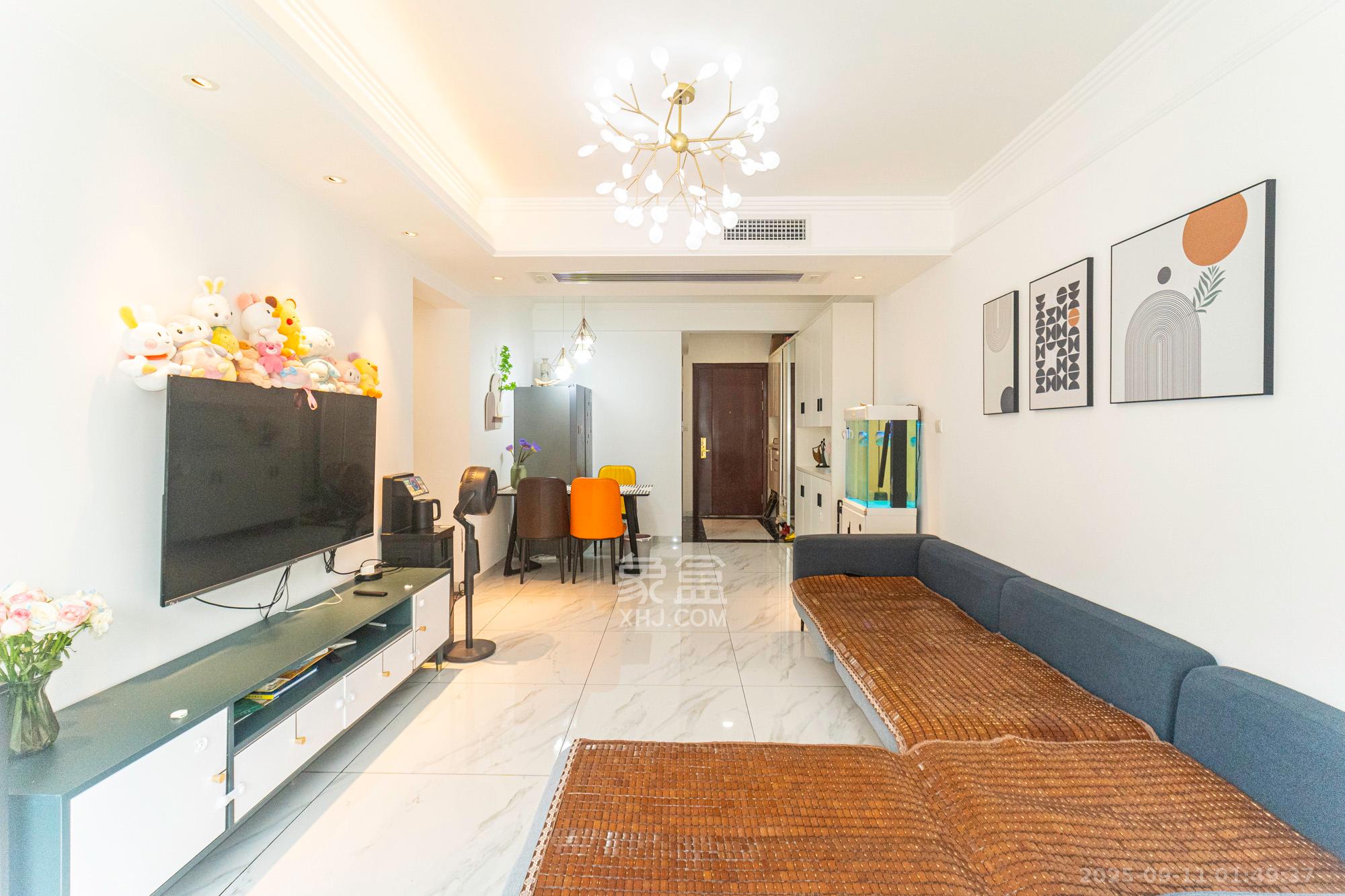 碧桂园中央花园  3室2厅2卫    85.0万客厅