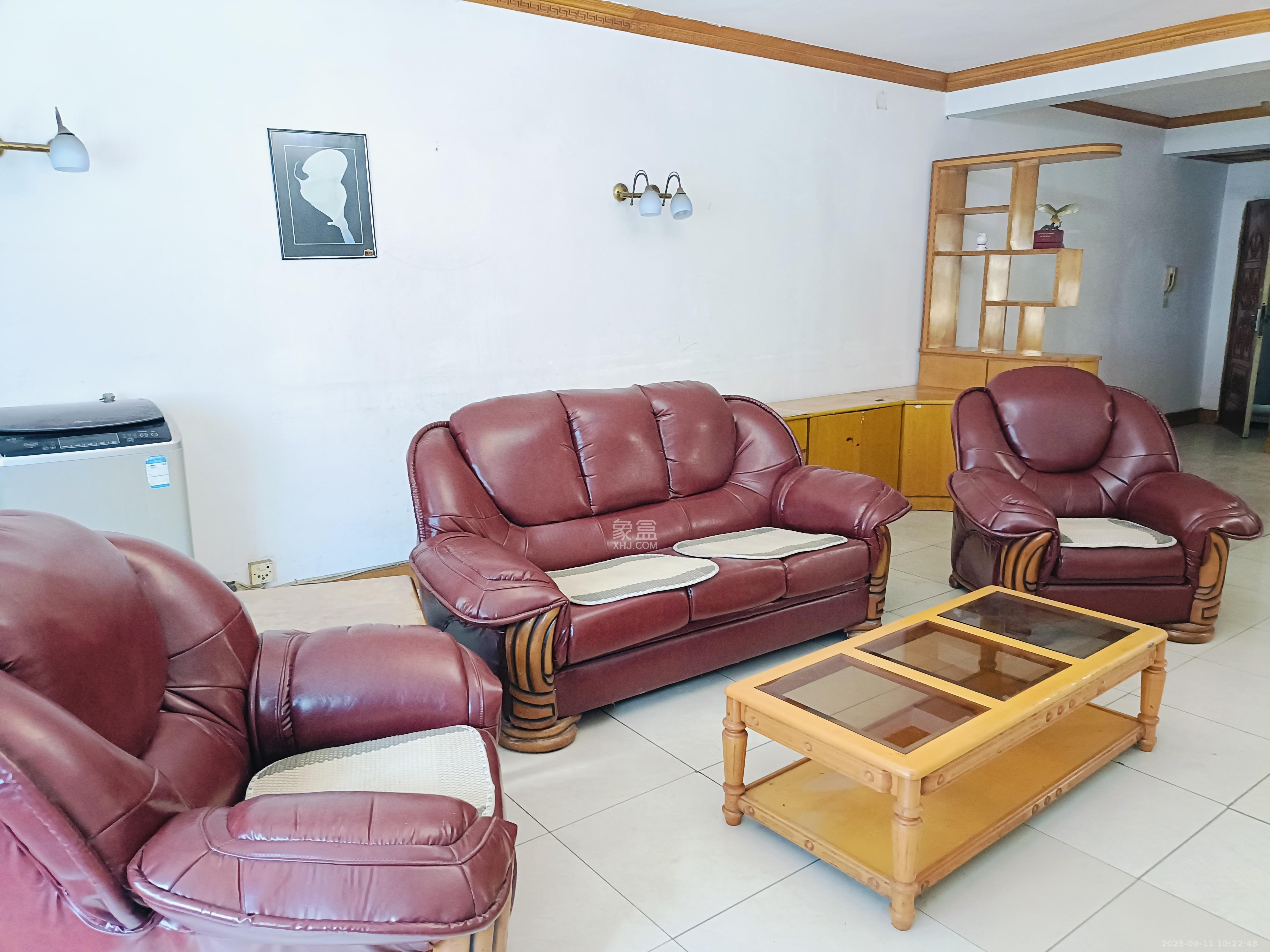 福乐凯公寓 3室1厅2卫 2400.0元/月 福乐凯公寓 3室1厅2卫 2400.0元/月室内图