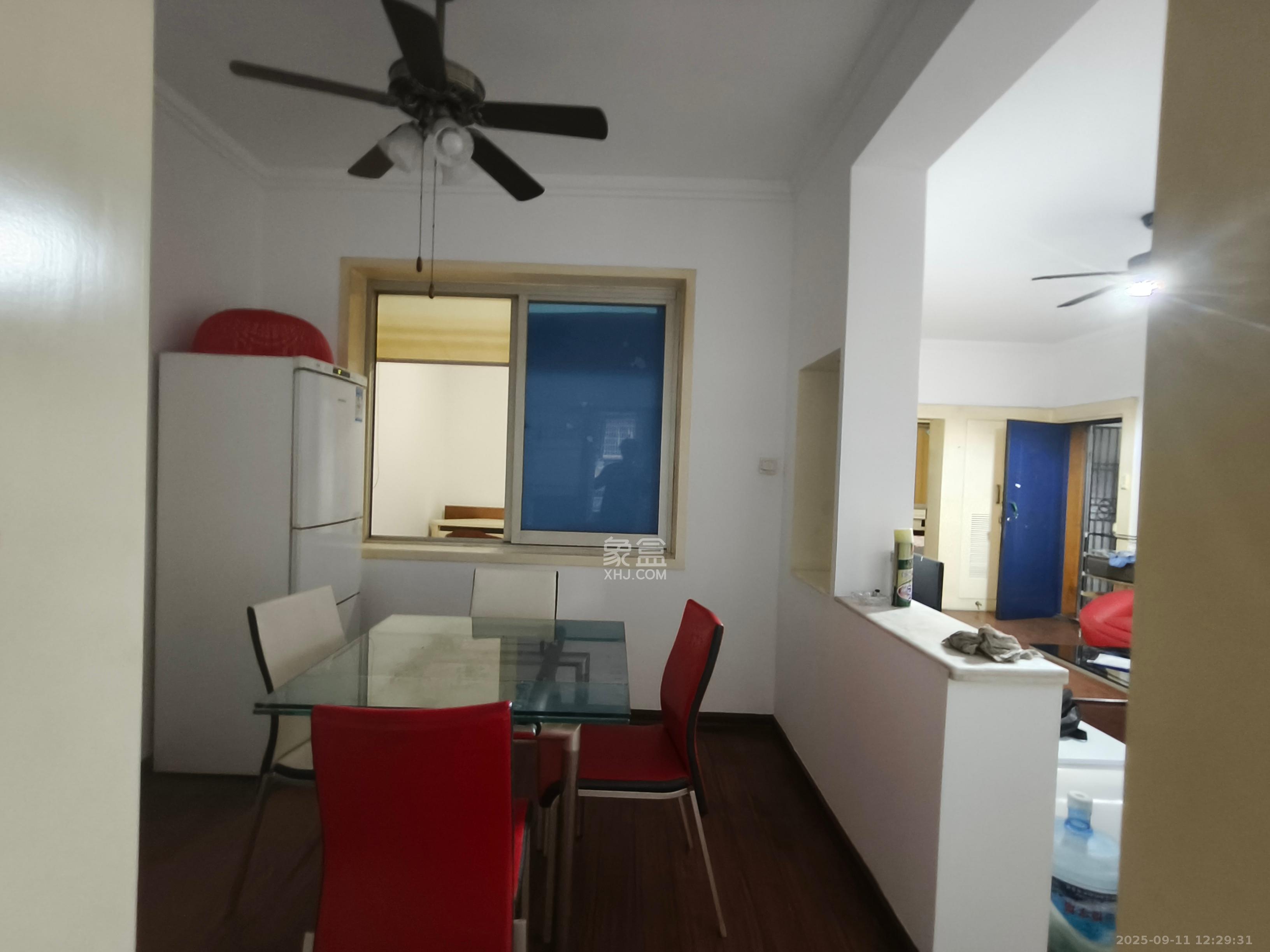 警校新村  3室2厅1卫    2000.0元/月室内图