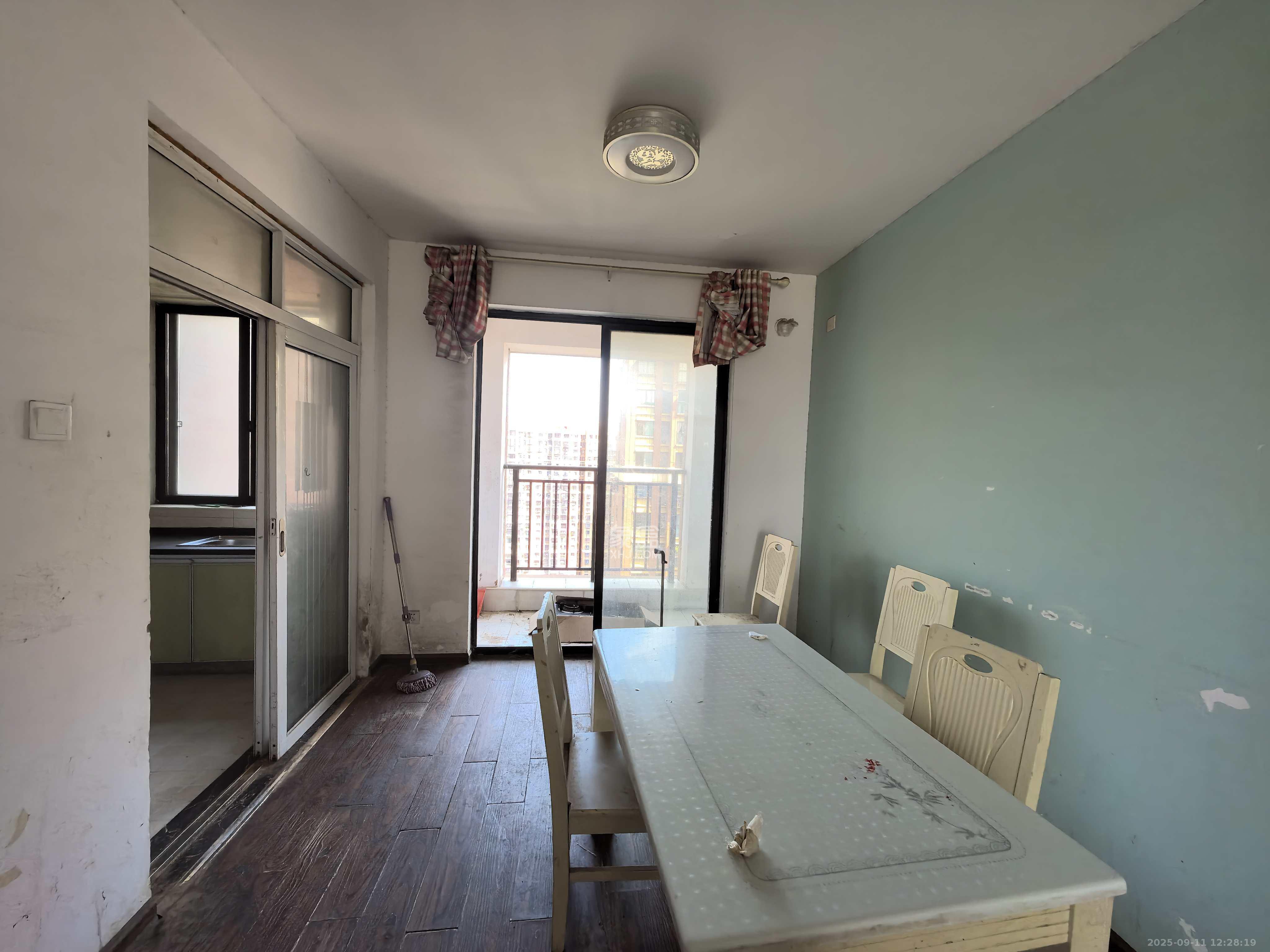 新城国际花都 3室2厅2卫 1600.0元/月 新城国际花都 3室2厅2卫 1600.0元/月室内图