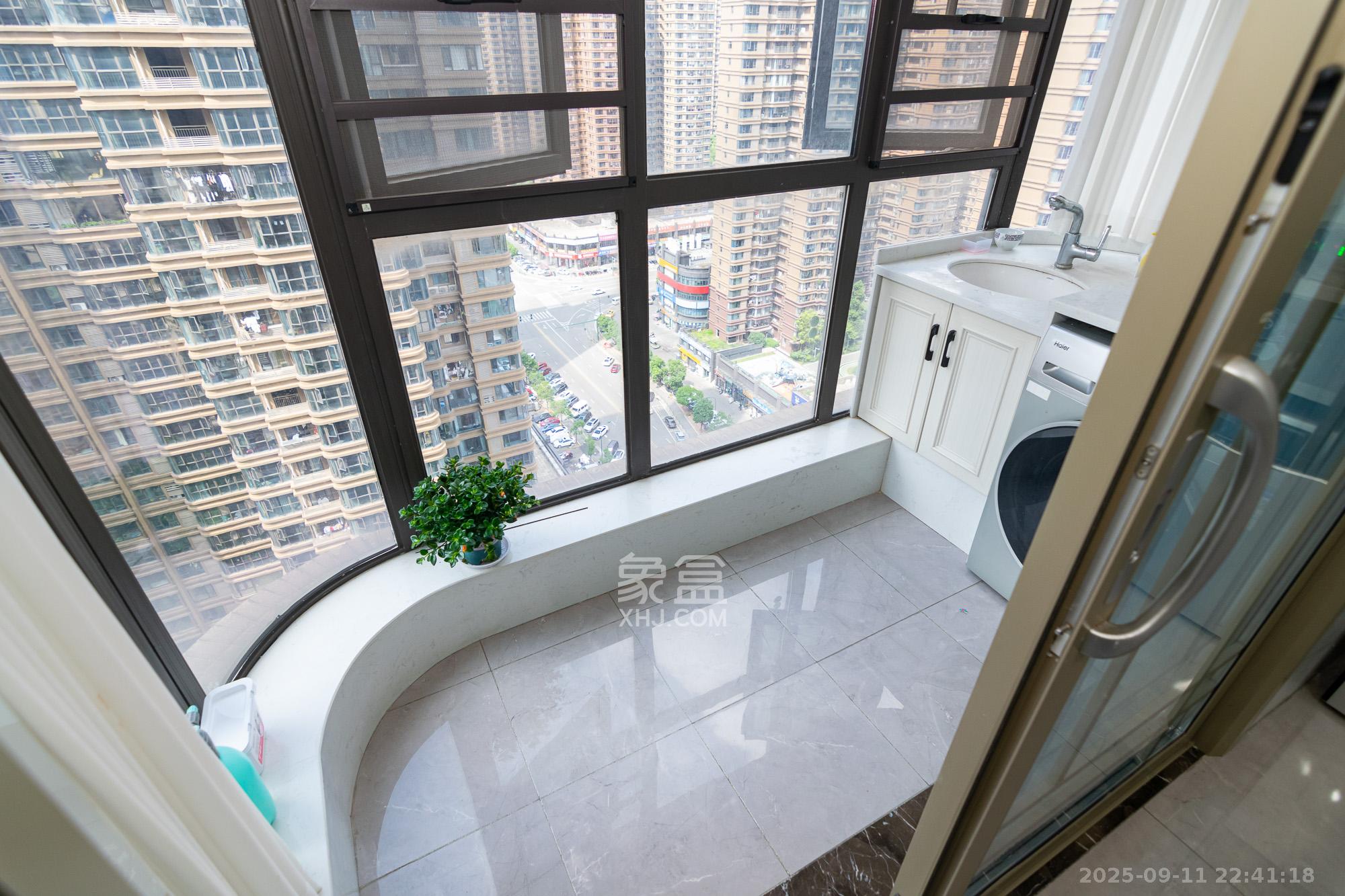 润和美郡(润和紫郡五期) 5室2厅2卫 129.8万 润和美郡(润和紫郡五期) 5室2厅2卫 129.8万阳台