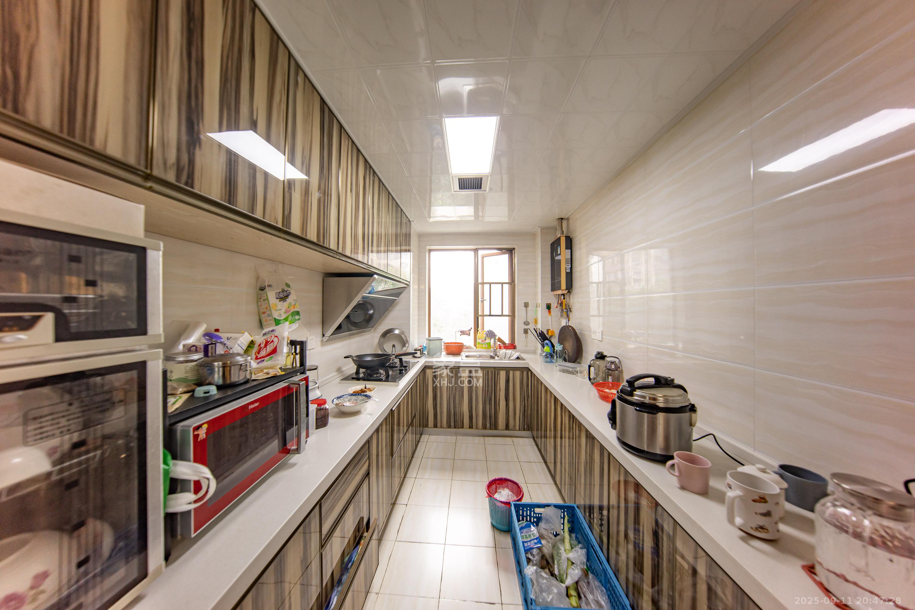 锑都家园  3室2厅2卫    67.0万厨房