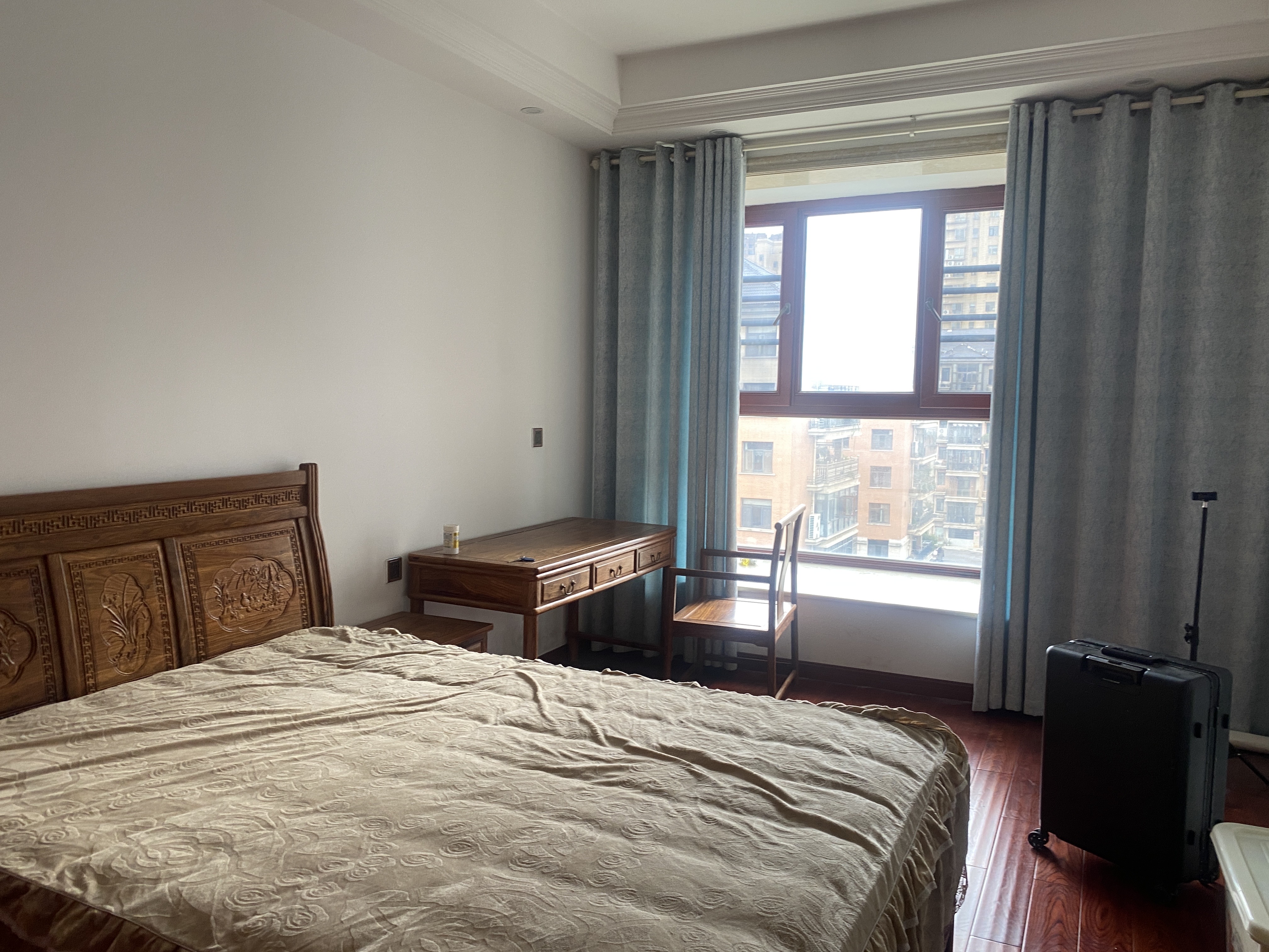 国土鑫苑 4室2厅2卫 138.8万 国土鑫苑 4室2厅2卫 138.8万客厅