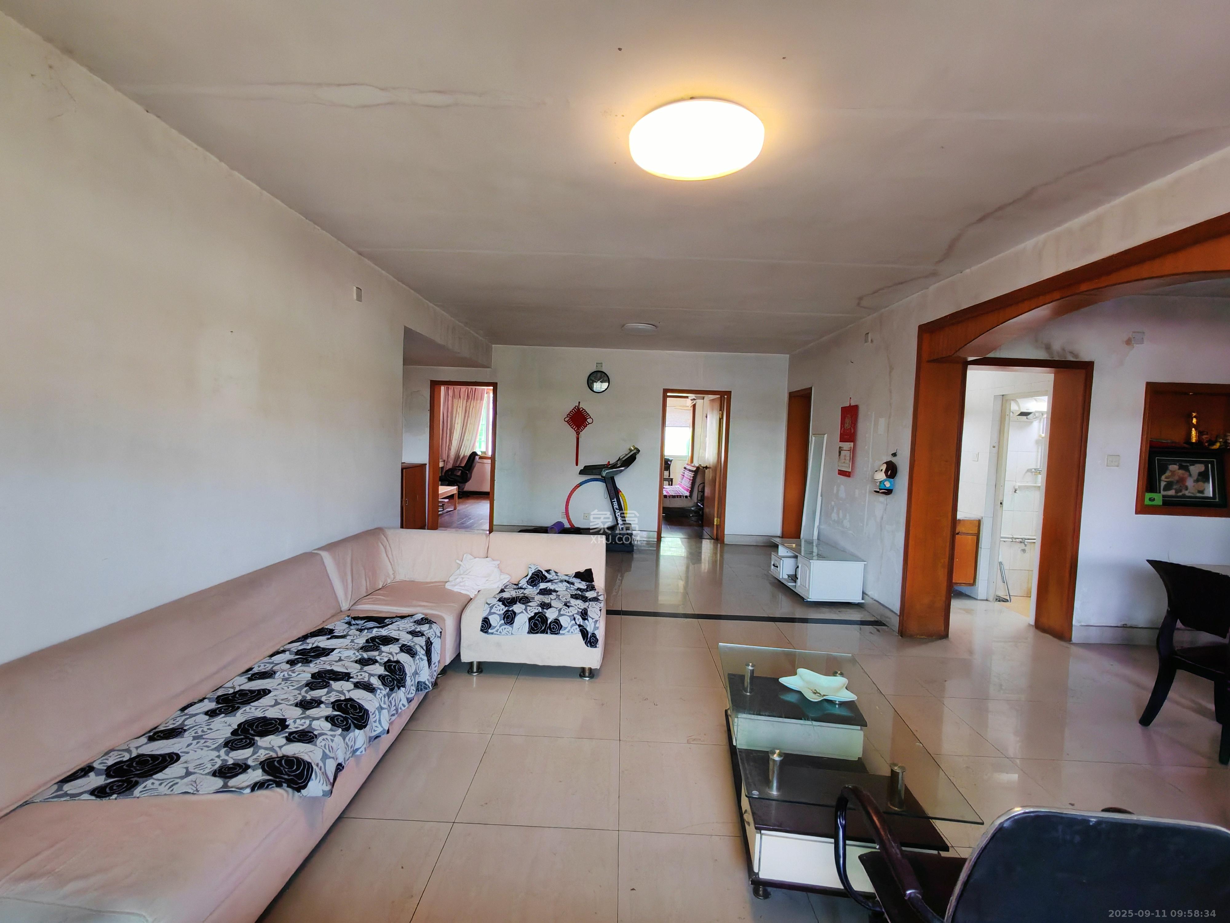 紫荆花园 3室2厅2卫 1800.0元/月 紫荆花园 3室2厅2卫 1800.0元/月室内图