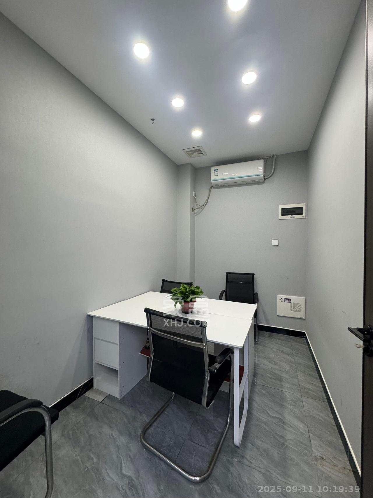 华润置地广场二期  2室1厅1卫    4500.0元/月室内图