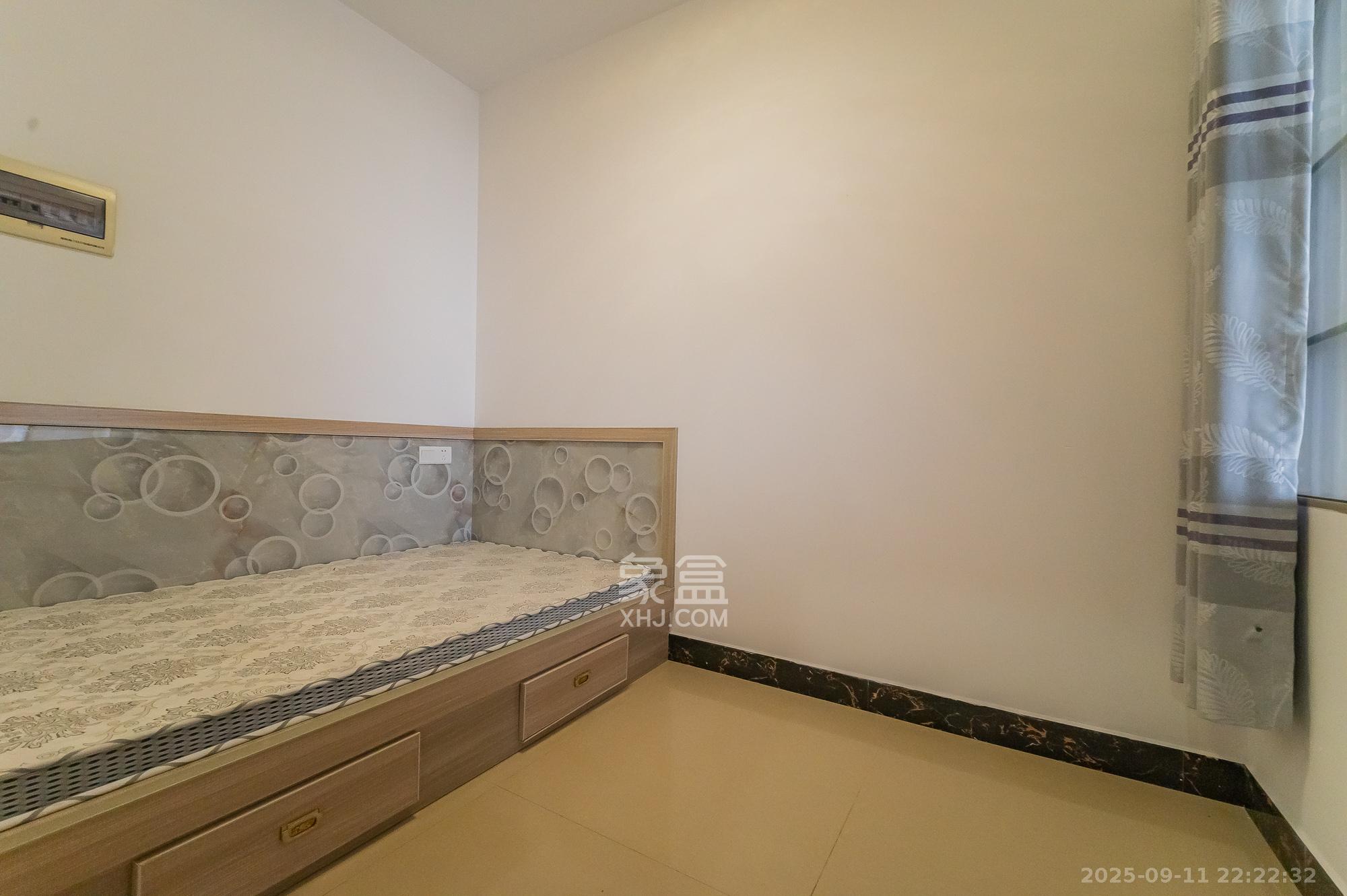 水岸世景  3室2厅1卫    60.8万 水岸世景  3室2厅1卫    60.8万卧室