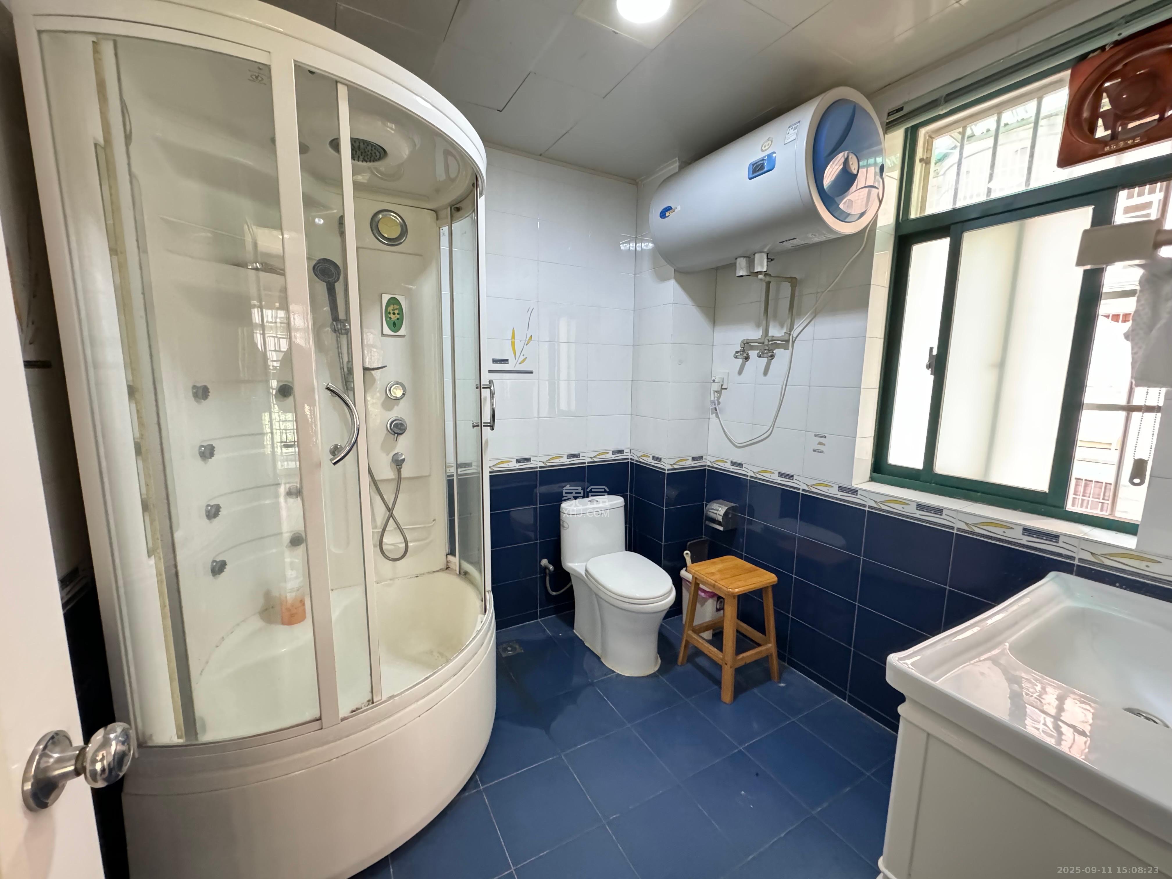 四季阳光花城  4室2厅2卫    4500.0元/月室内图