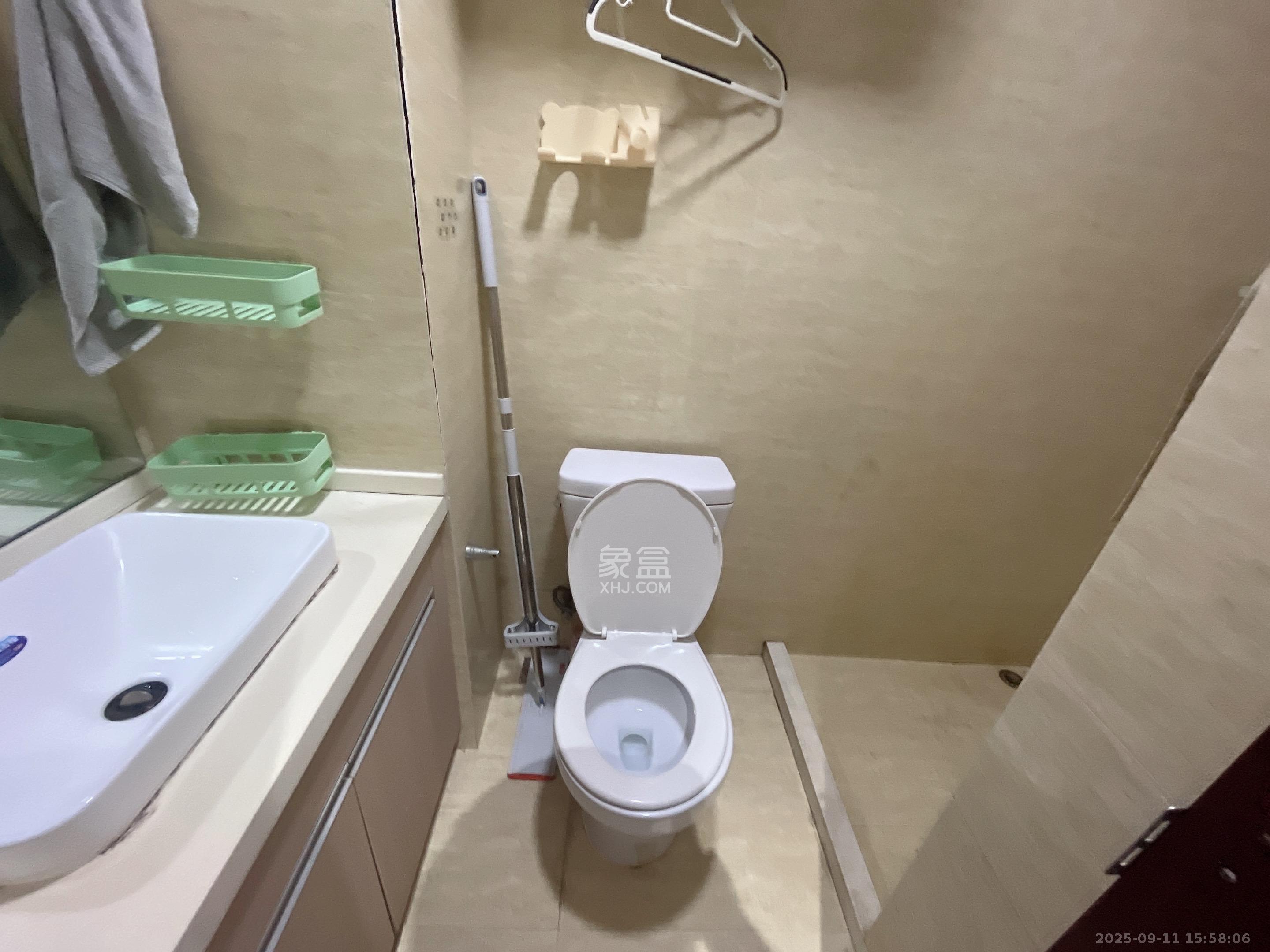 绿地中央广场 1室1厅1卫 1500.0元/月 绿地中央广场 1室1厅1卫 1500.0元/月室内图