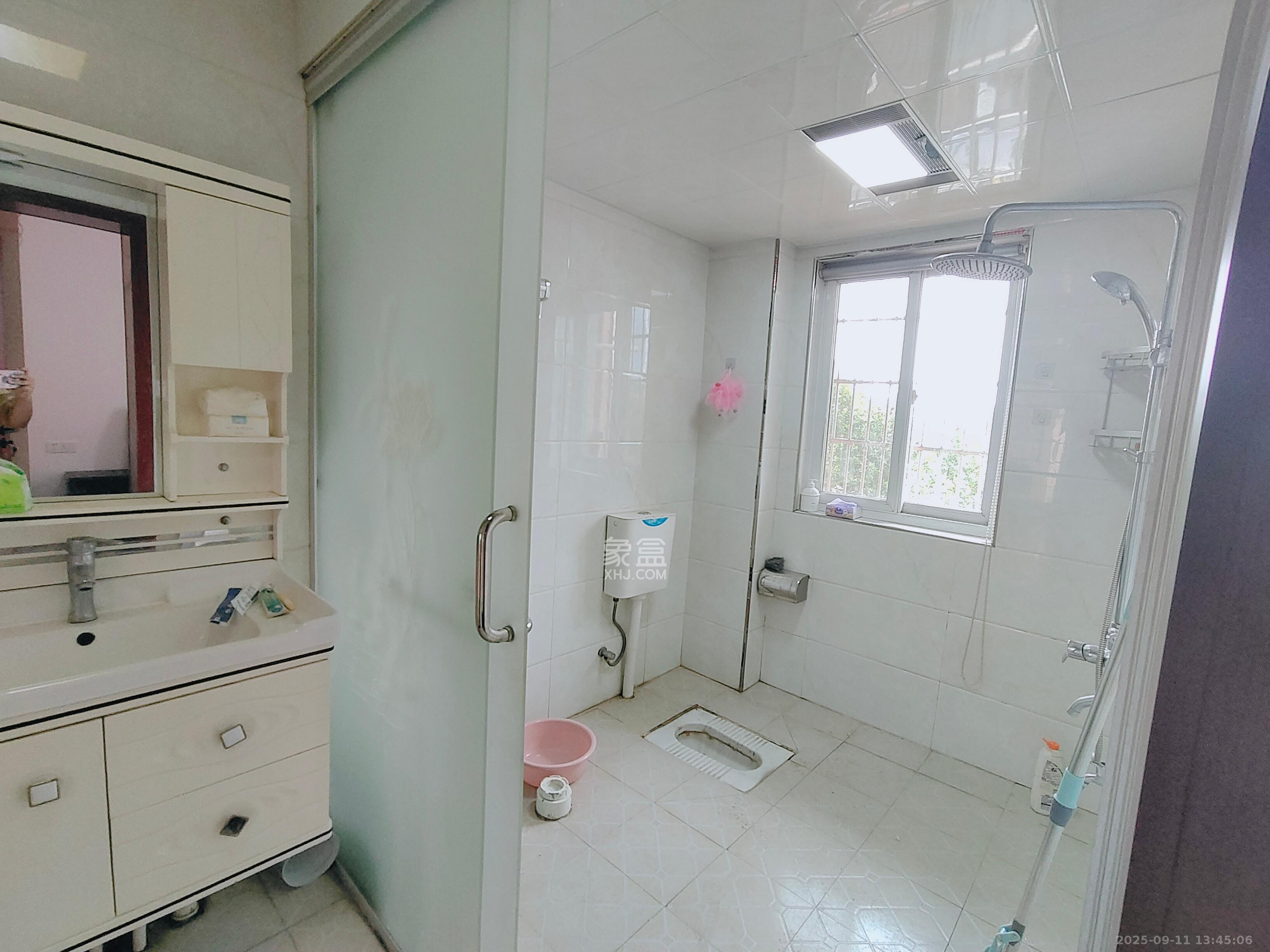 领东汇  4室2厅1卫    2500.0元/月 领东汇  4室2厅1卫    2500.0元/月室内图