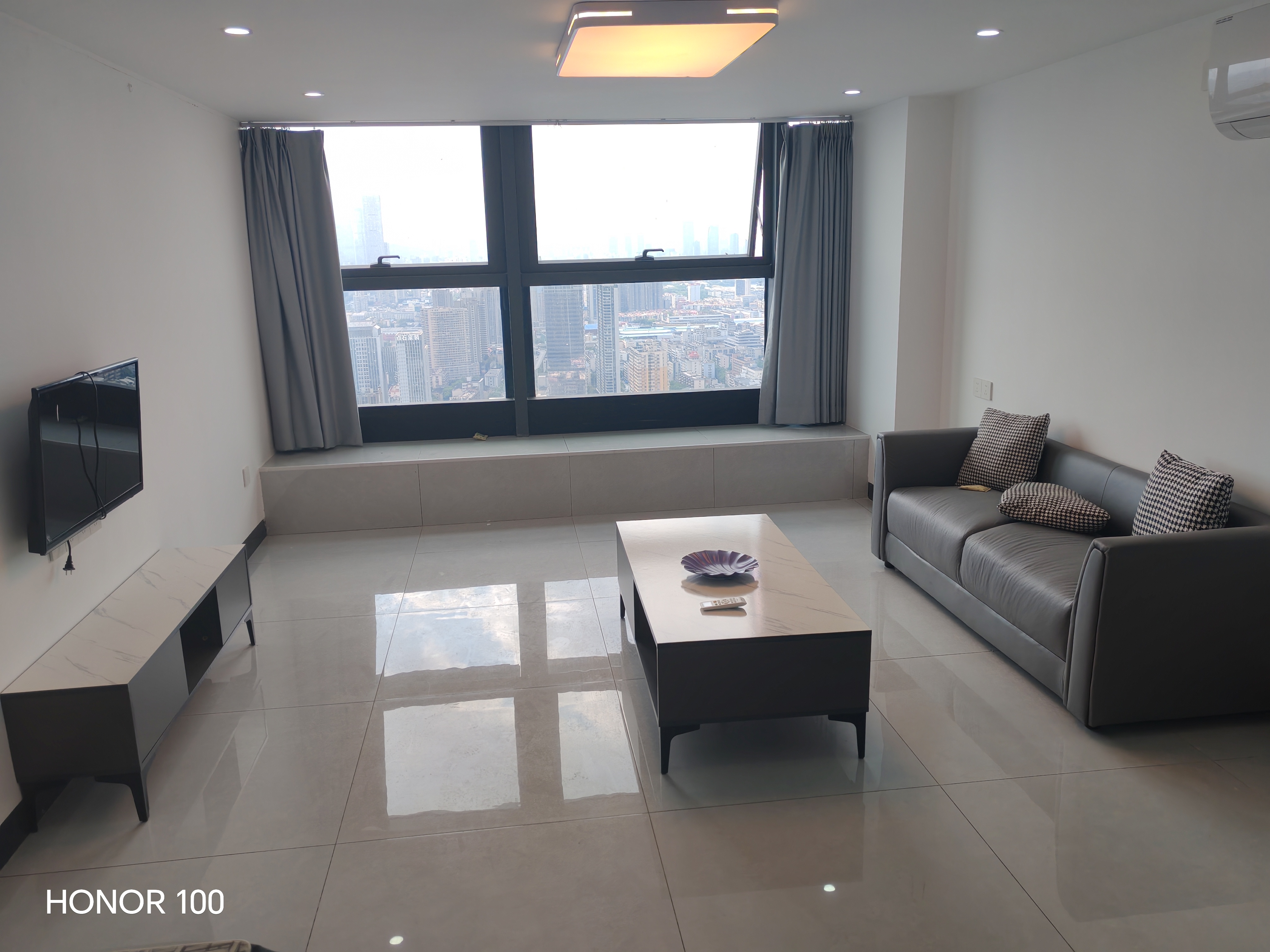 恒大珺悦府  2室1厅1卫    2400.0元/月户型图