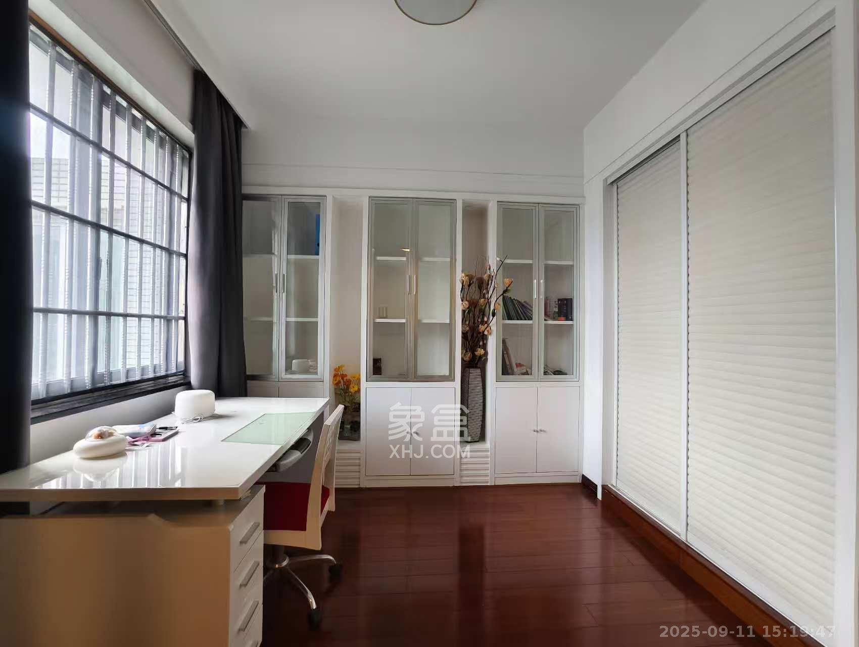 长房东郡 4室2厅2卫 4000.0元/月 长房东郡 4室2厅2卫 4000.0元/月室内图