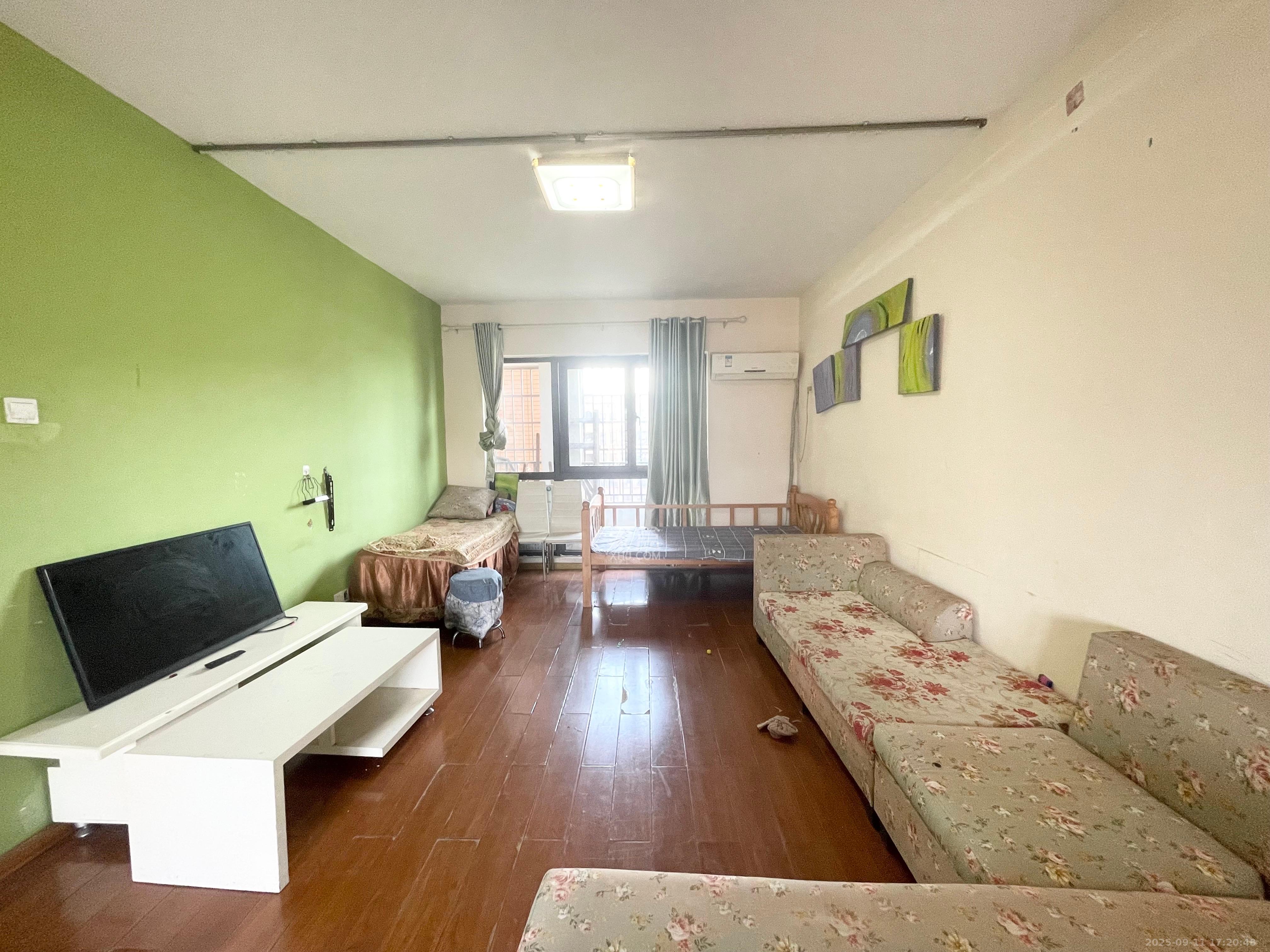 中信凯旋蓝岸（中信新城三期）  3室2厅2卫    2100.0元/月室内图