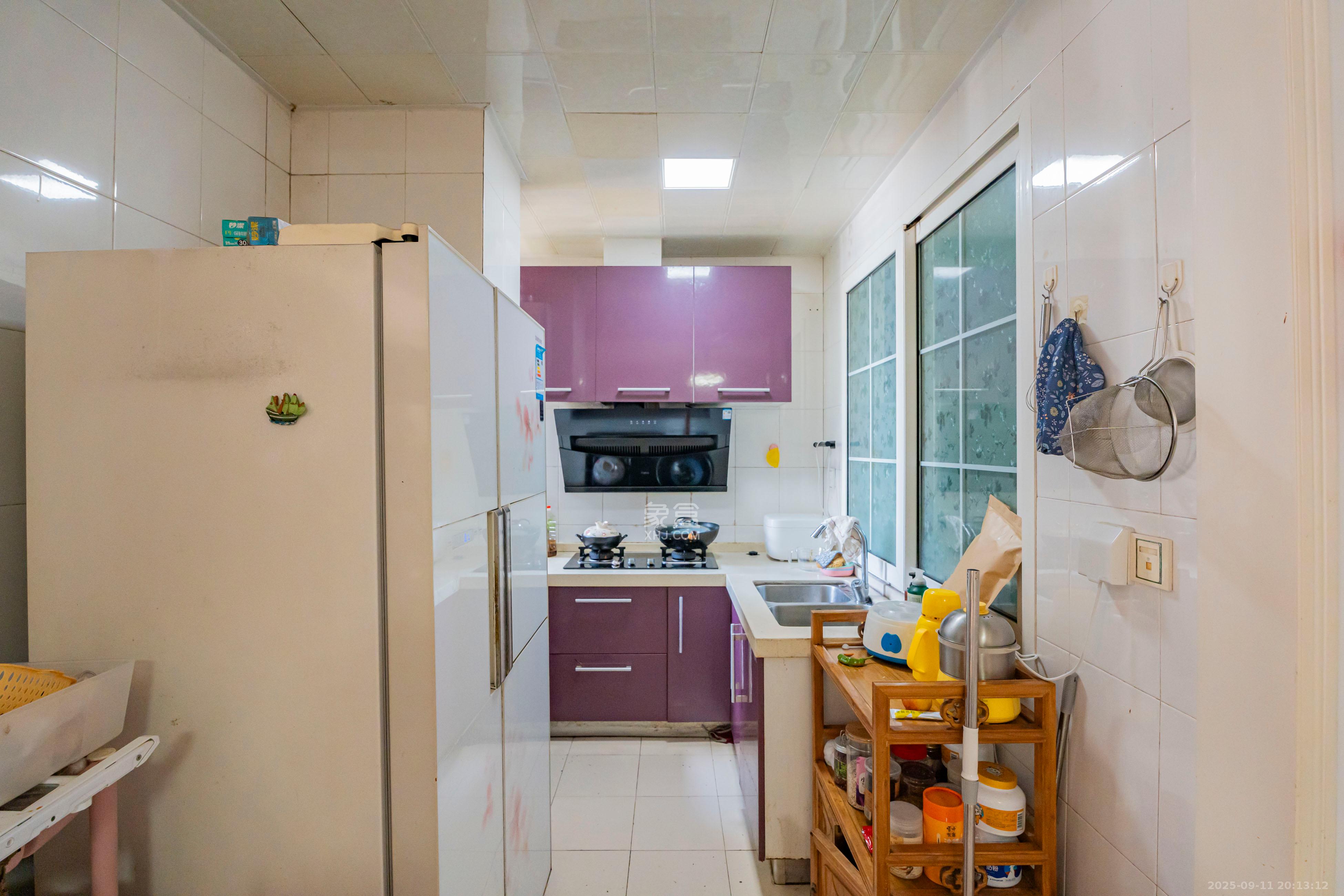 兴汉大厦 4室2厅2卫 128.0万 兴汉大厦 4室2厅2卫 128.0万厨房