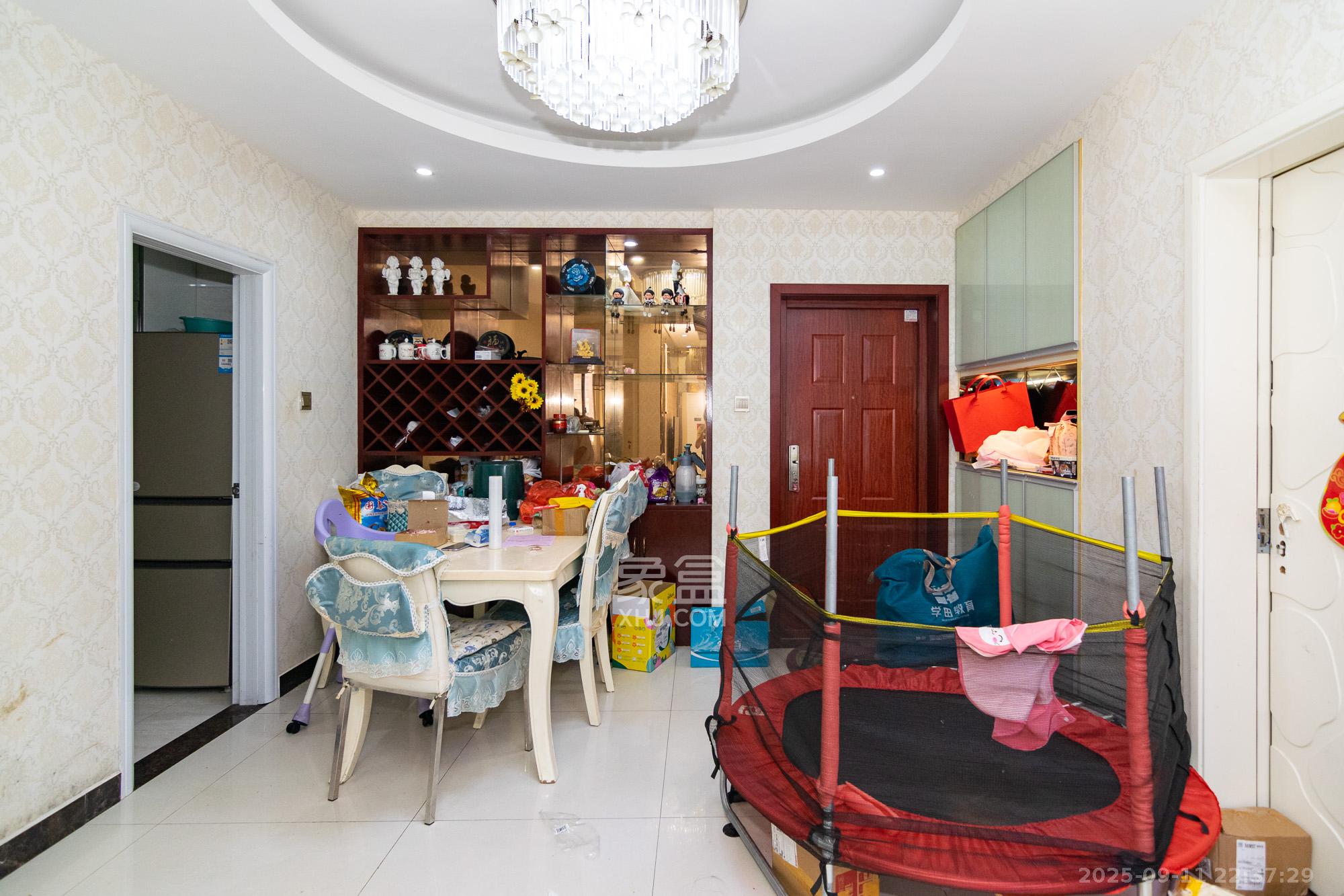 新城国际花都  2室2厅1卫    46.0万客厅