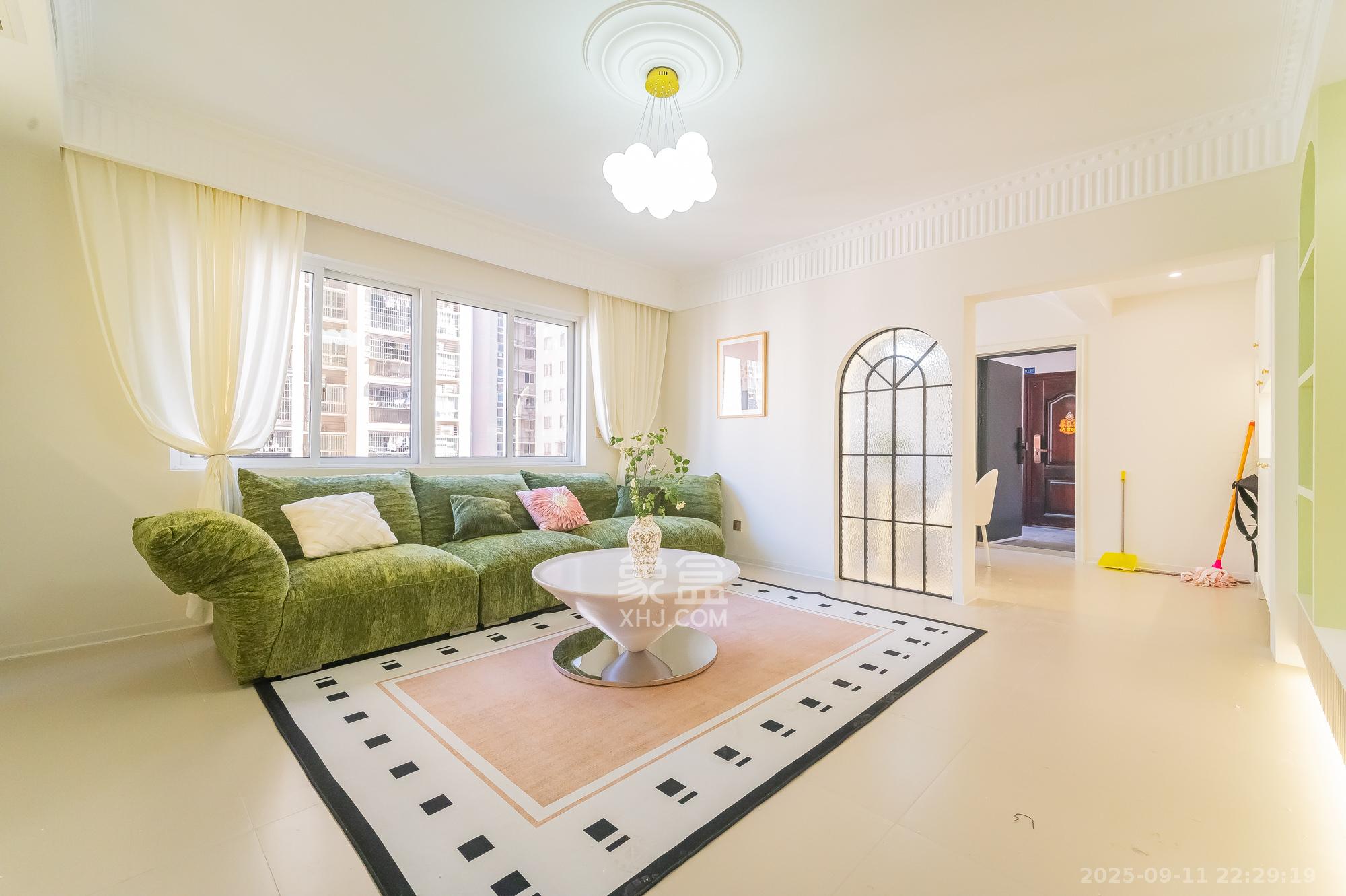 锦璨家园 3室2厅2卫 69.8万 锦璨家园 3室2厅2卫 69.8万客厅