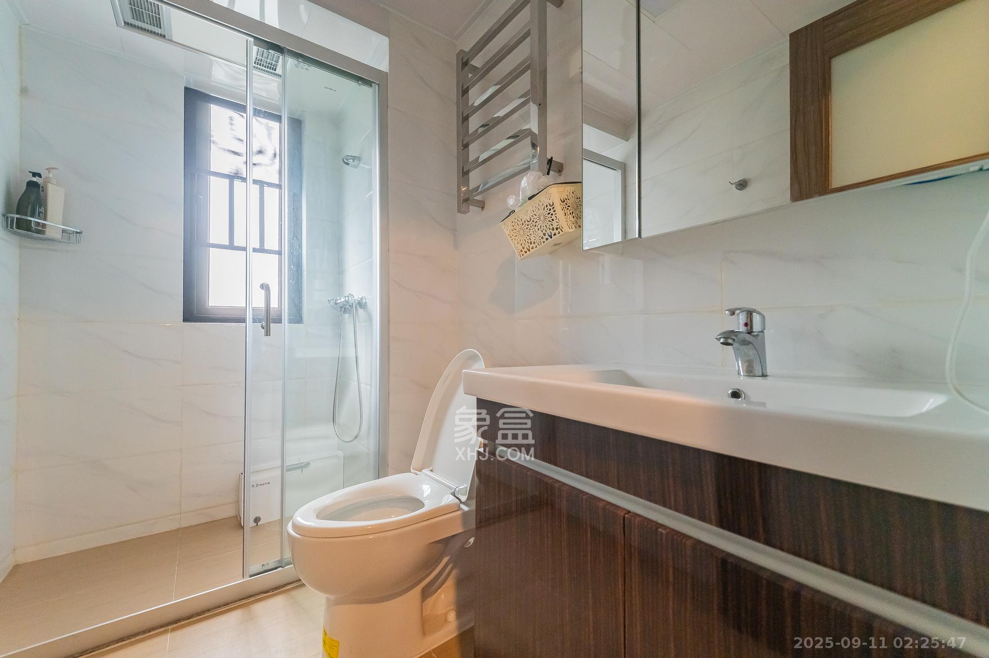 碧桂园中央花园  4室2厅2卫    119.8万卫生间